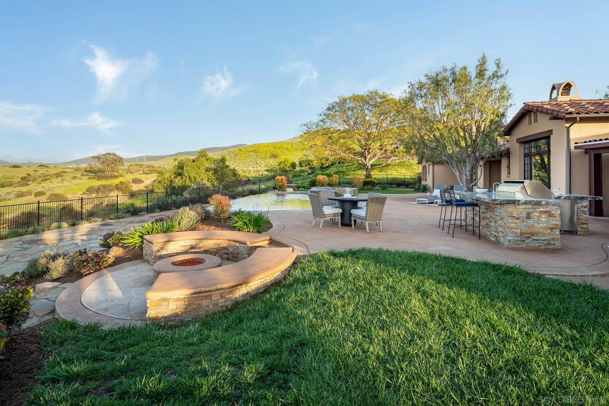 San Diego, California 92127, United States, 5 Bedrooms Bedrooms, ,6 BathroomsBathrooms,Residential,Pending,112407