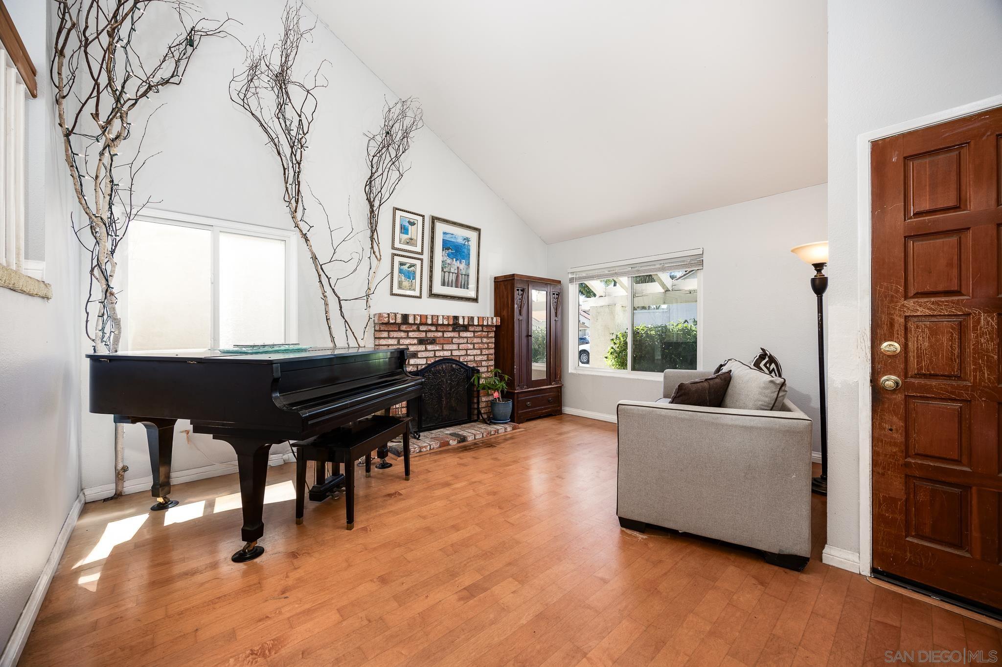 4478 Silver Birch Way