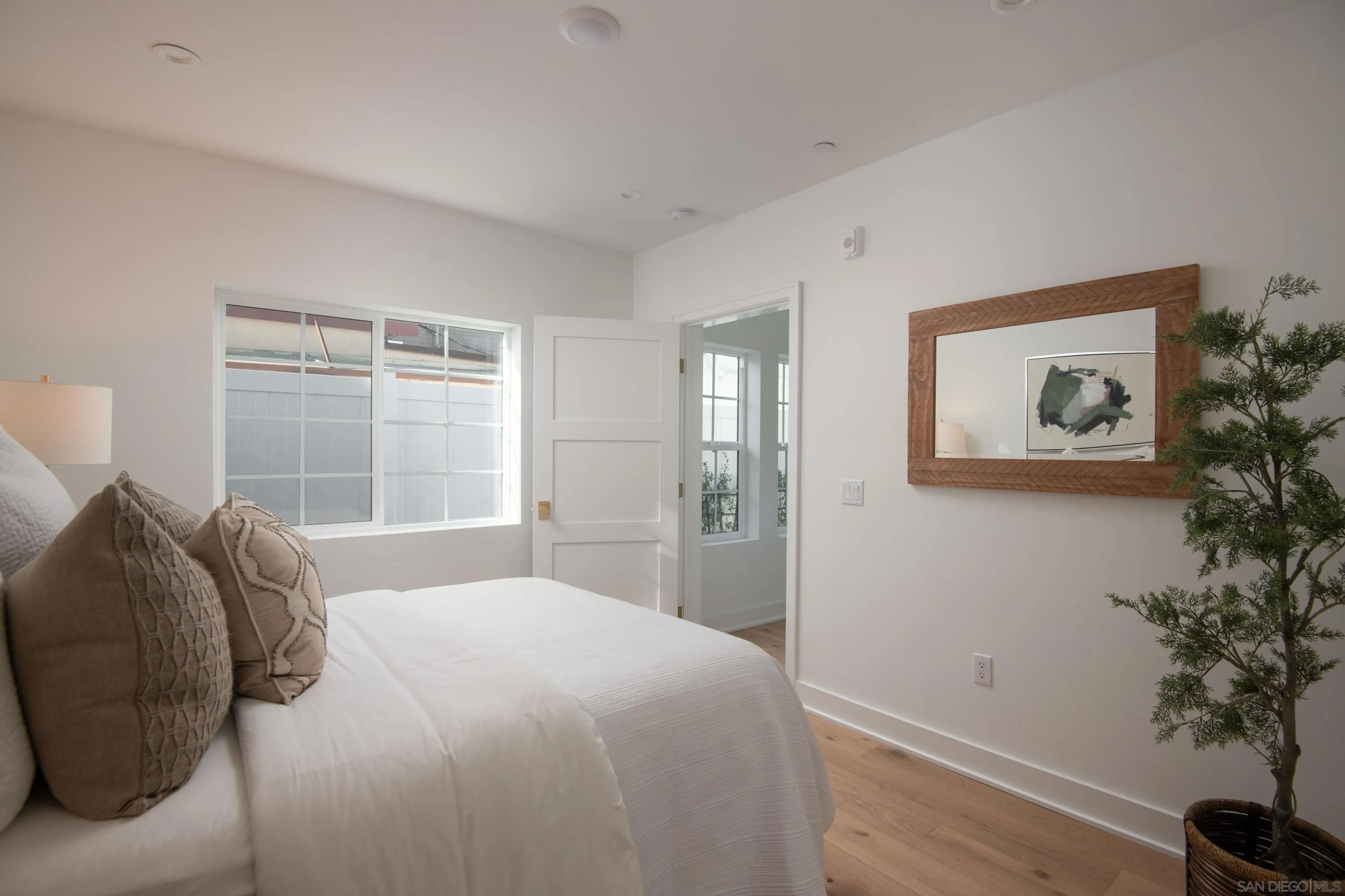 Coronado, California 92118, United States, 3 Bedrooms Bedrooms, ,4 BathroomsBathrooms,Residential,Active,83121