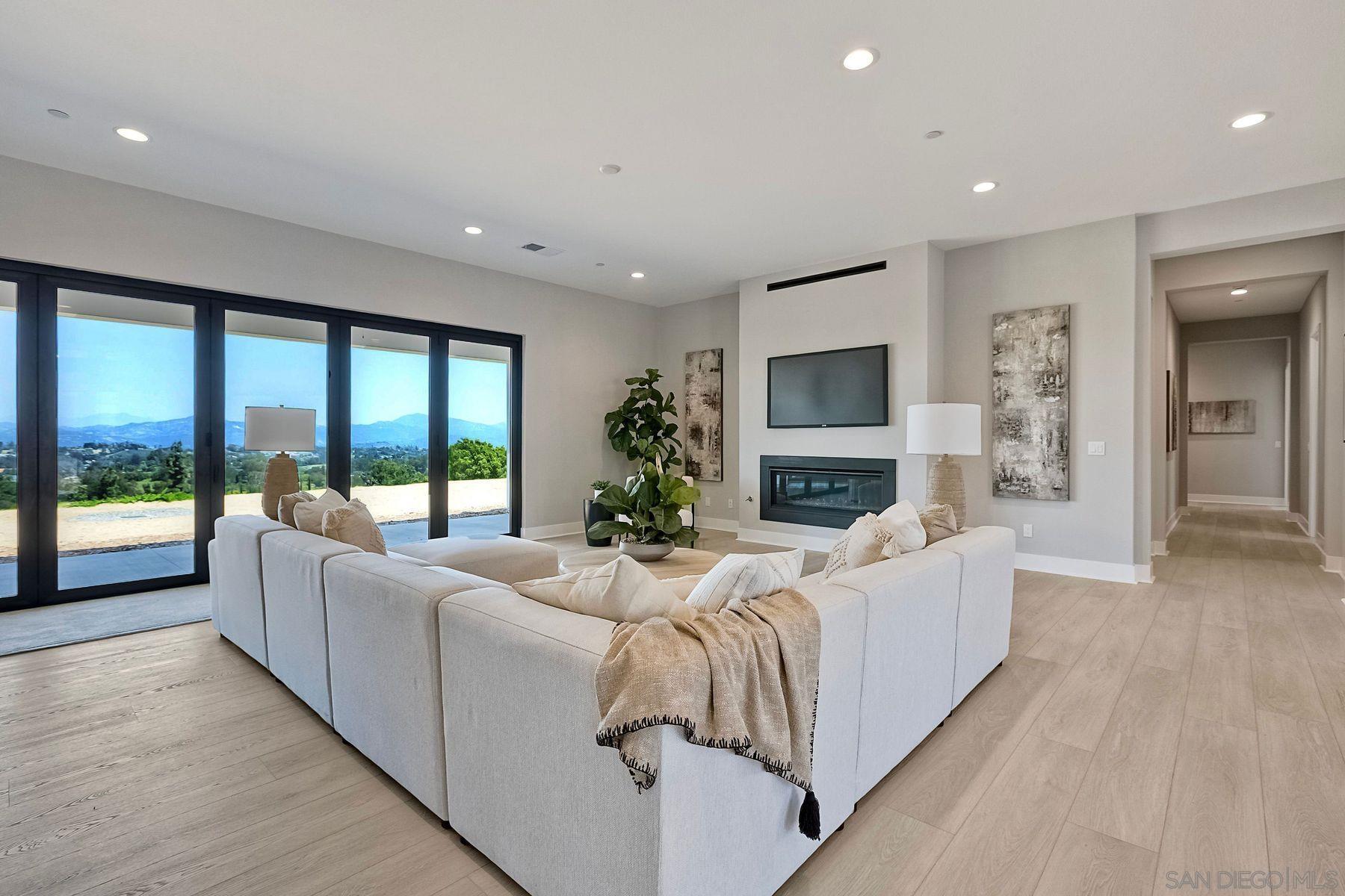 1648 Calle Catalina