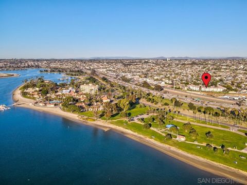 Condominium in San Diego CA 4225 Asher St.jpg