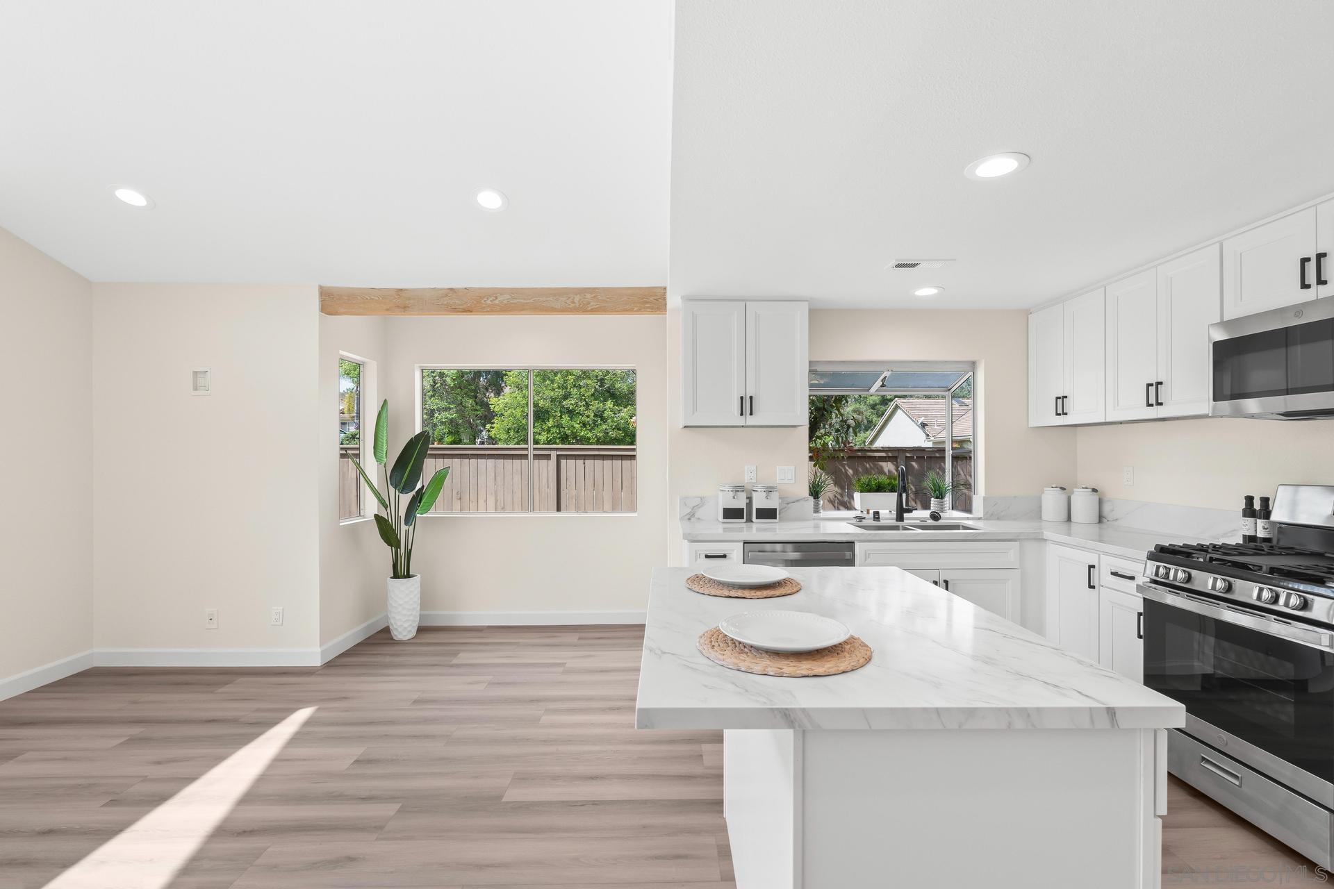 1123 Rocky Point Way