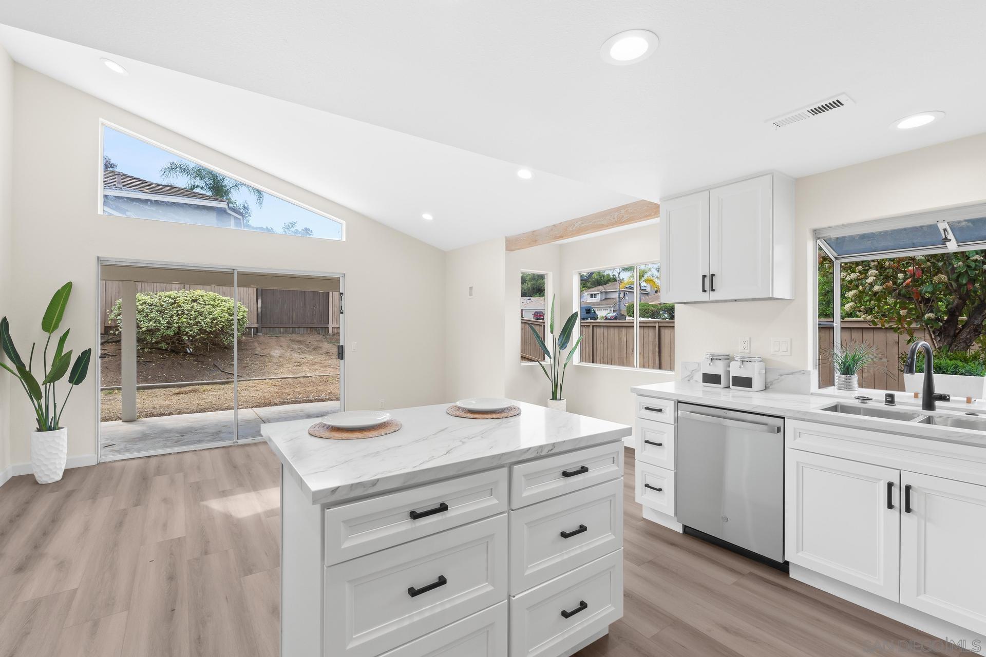 1123 Rocky Point Way