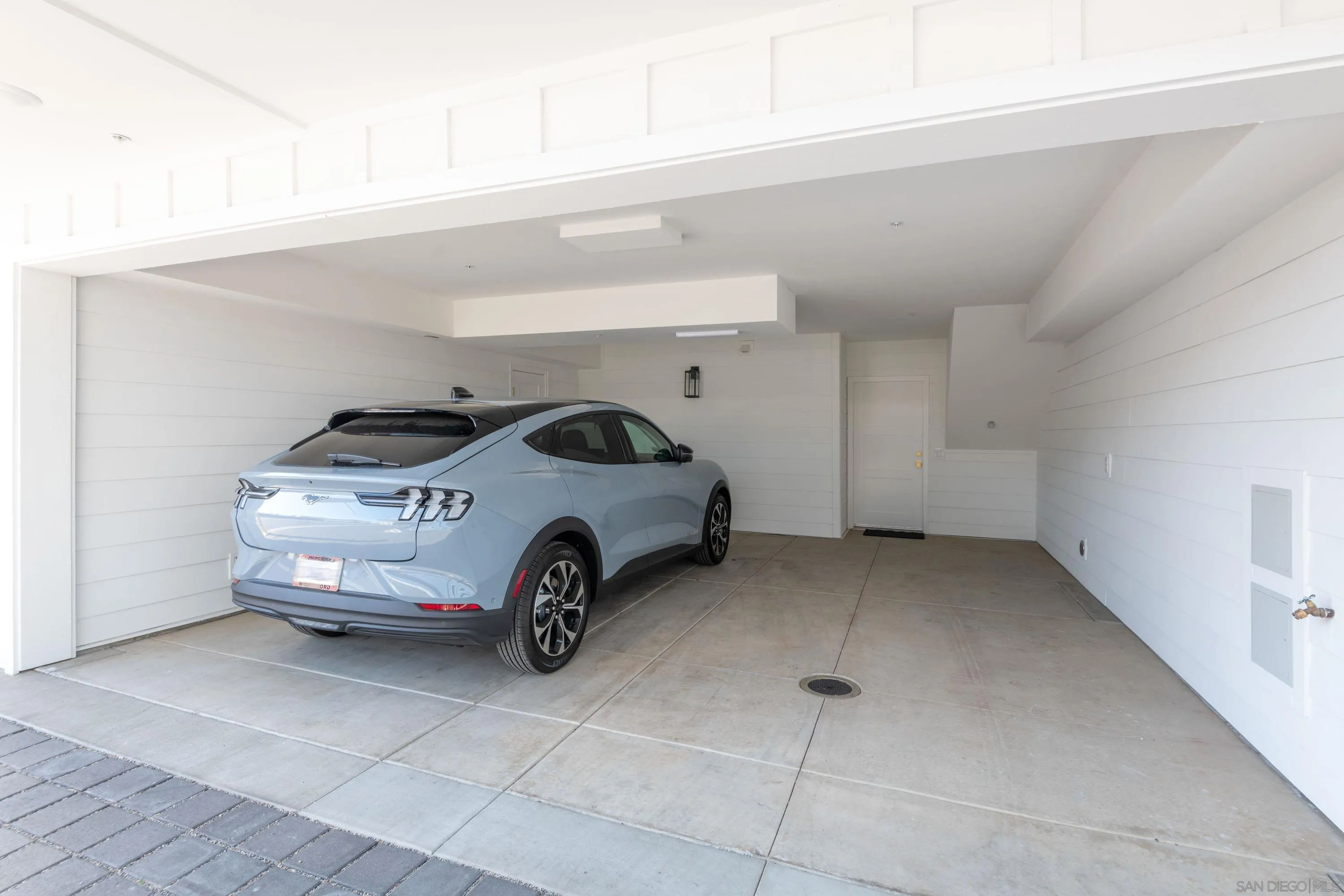 Coronado, California 92118, United States, 3 Bedrooms Bedrooms, ,4 BathroomsBathrooms,Residential,Active,83124