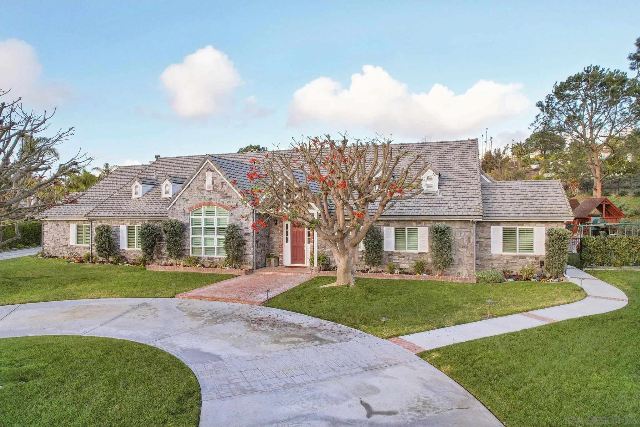 Poway, California 92064, United States, 4 Bedrooms Bedrooms, ,6 BathroomsBathrooms,Residential,Active,2789