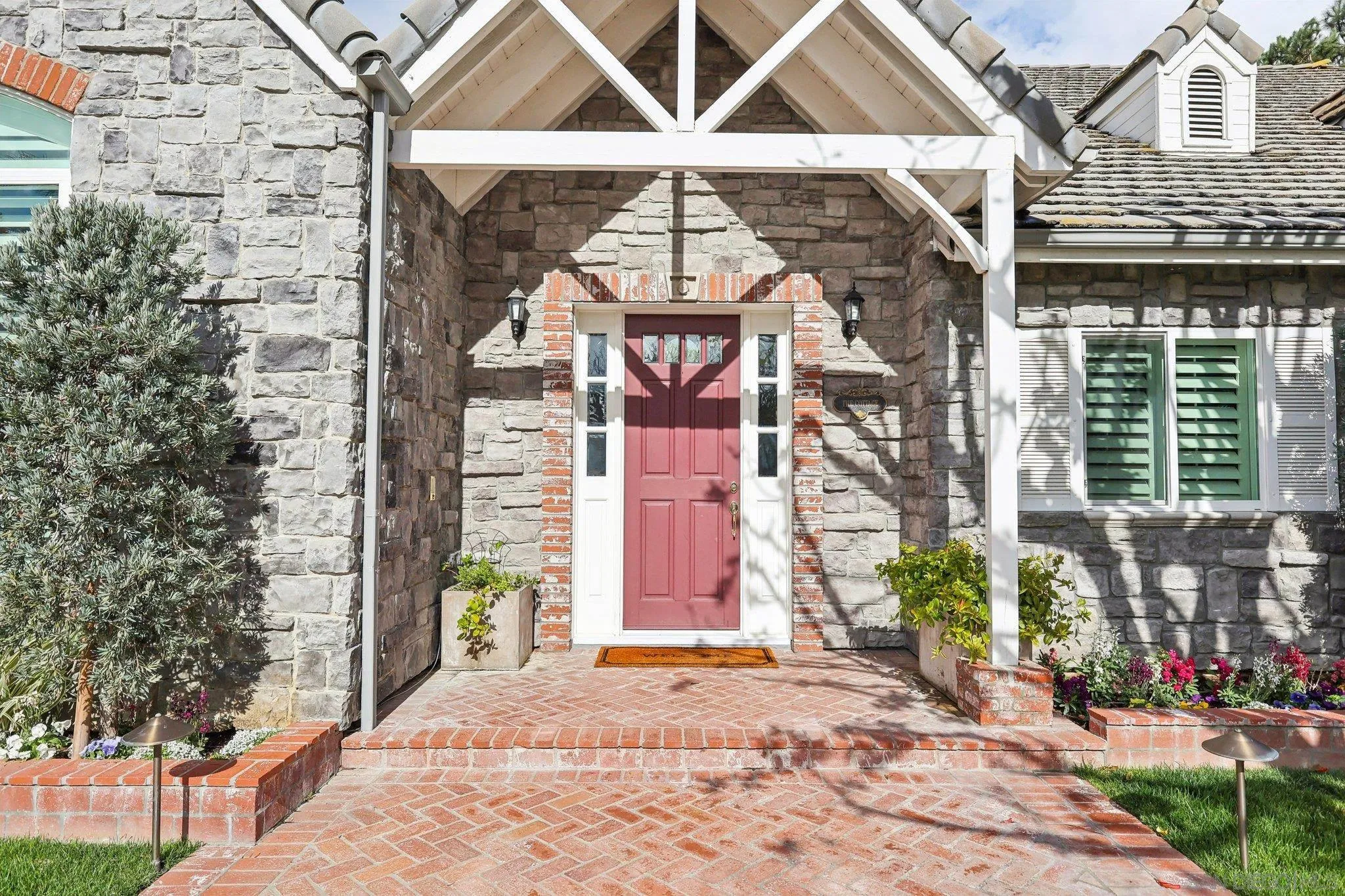 Poway, California 92064, United States, 4 Bedrooms Bedrooms, ,6 BathroomsBathrooms,Residential,Active,2789