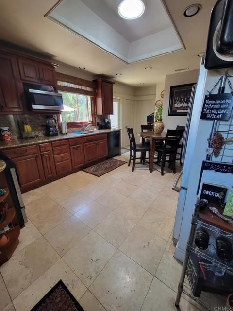 1320 GRANADA Avenue