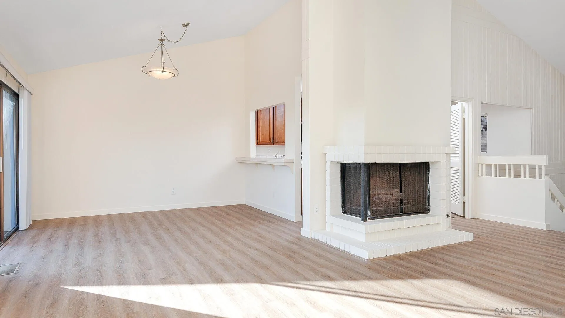 La Jolla, California 92037, United States, 2 Bedrooms Bedrooms, ,3 BathroomsBathrooms,Residential,Active,111303