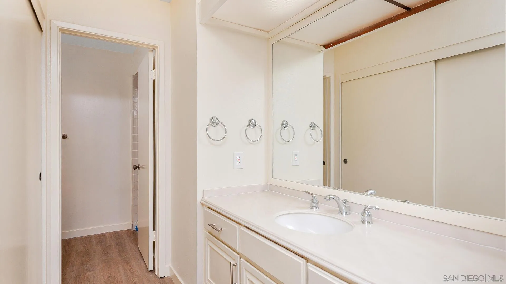 La Jolla, California 92037, United States, 2 Bedrooms Bedrooms, ,3 BathroomsBathrooms,Residential,Active,111303