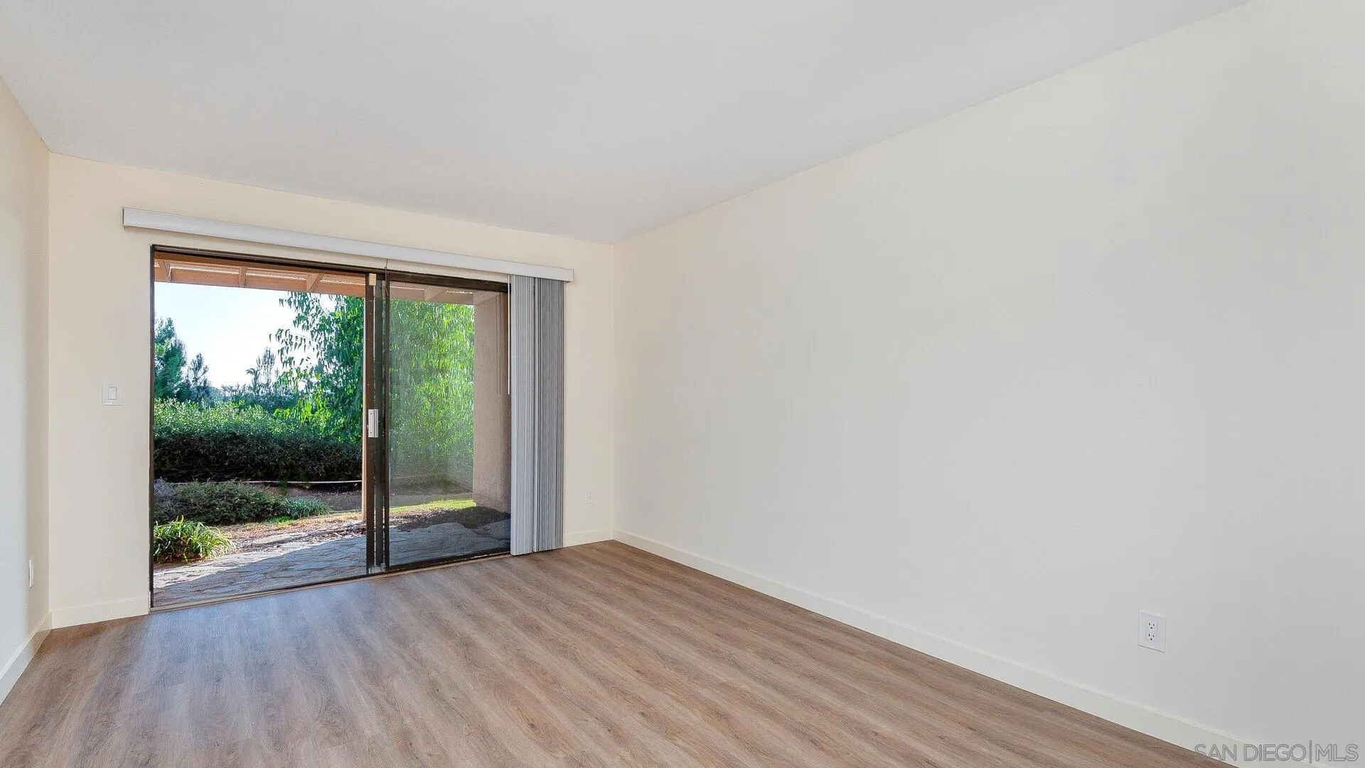 La Jolla, California 92037, United States, 2 Bedrooms Bedrooms, ,3 BathroomsBathrooms,Residential,Active,111303