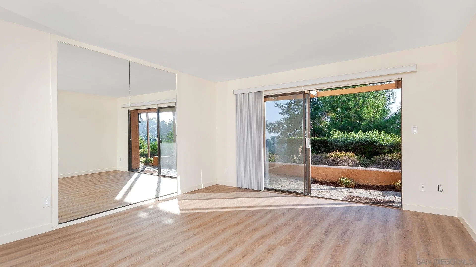 La Jolla, California 92037, United States, 2 Bedrooms Bedrooms, ,3 BathroomsBathrooms,Residential,Active,111303