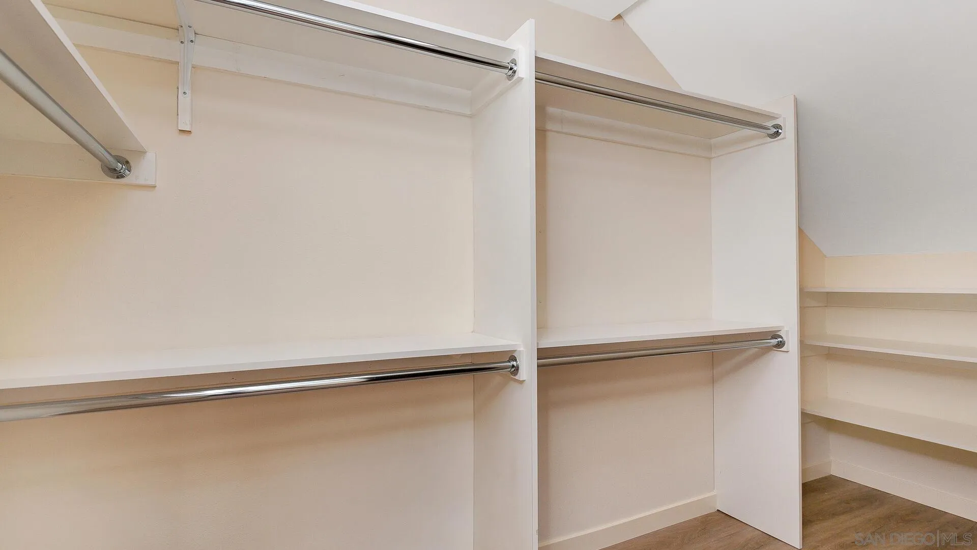 La Jolla, California 92037, United States, 2 Bedrooms Bedrooms, ,3 BathroomsBathrooms,Residential,Active,111303