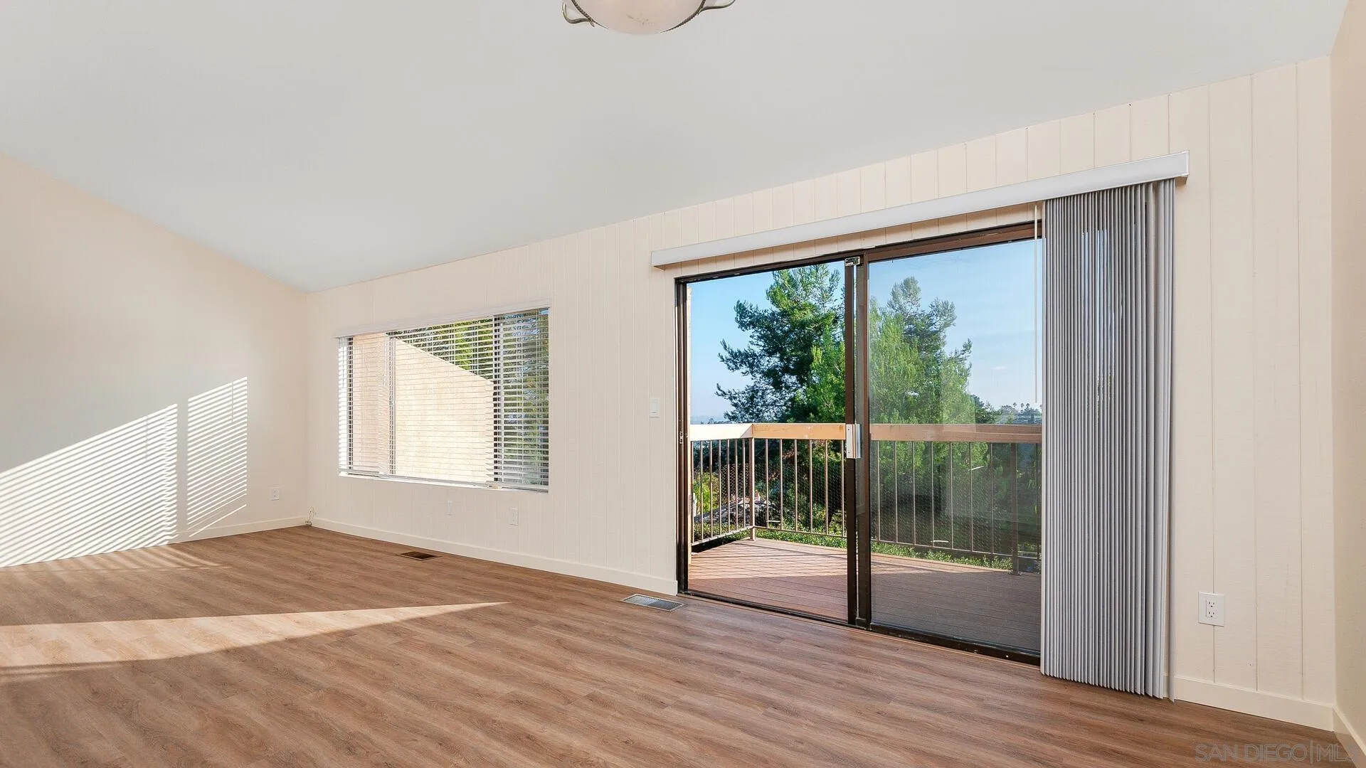 La Jolla, California 92037, United States, 2 Bedrooms Bedrooms, ,3 BathroomsBathrooms,Residential,Active,111303