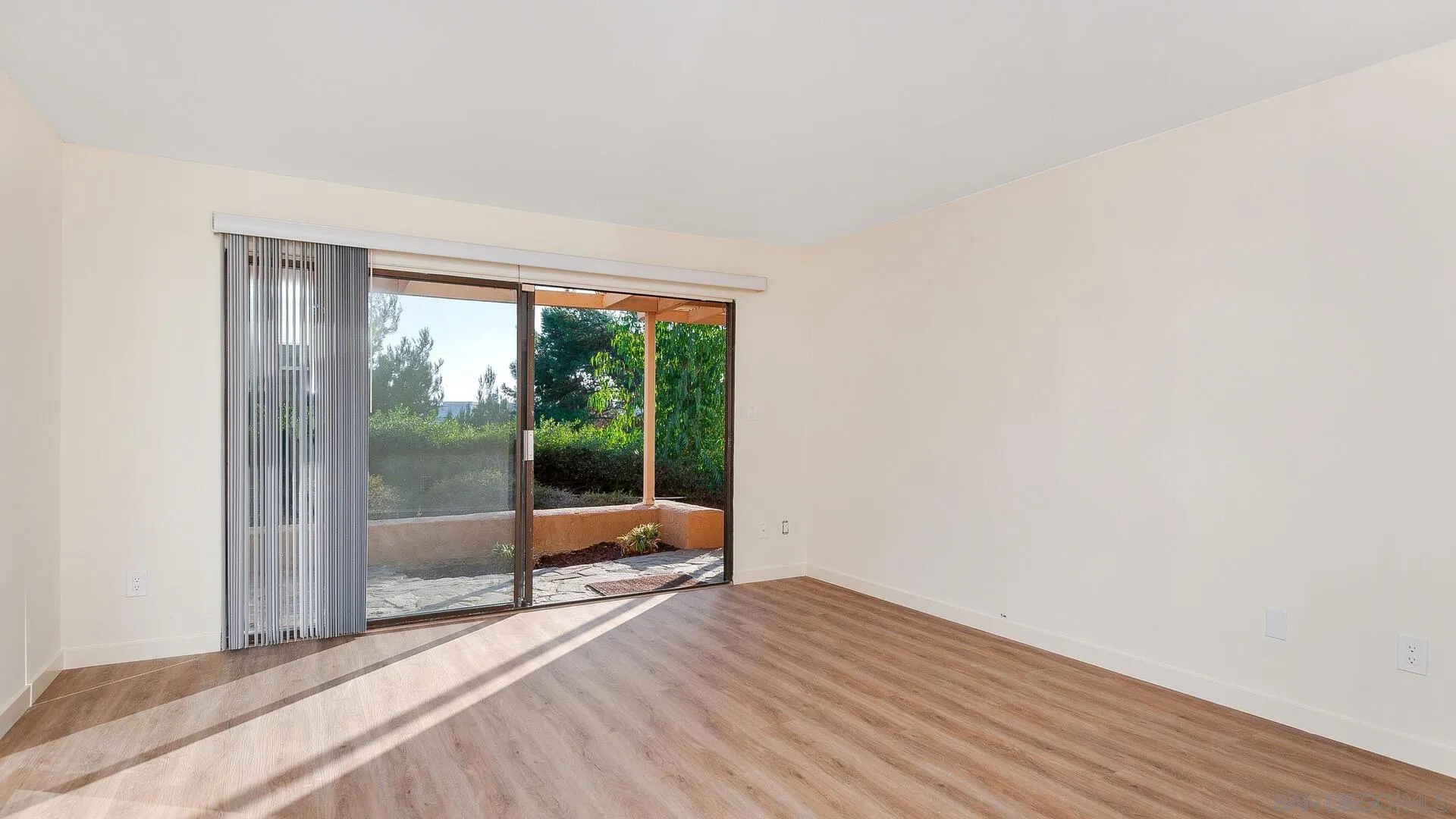 La Jolla, California 92037, United States, 2 Bedrooms Bedrooms, ,3 BathroomsBathrooms,Residential,Active,111303