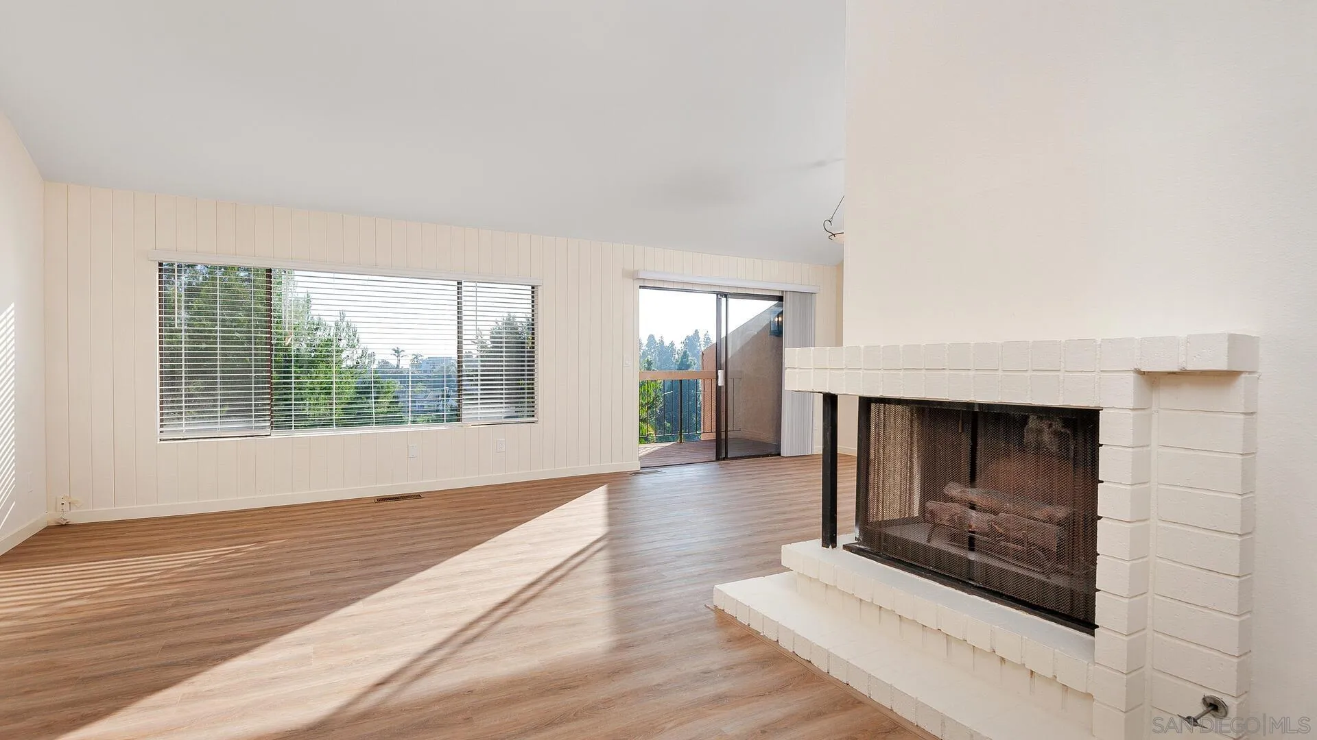 La Jolla, California 92037, United States, 2 Bedrooms Bedrooms, ,3 BathroomsBathrooms,Residential,Active,111303