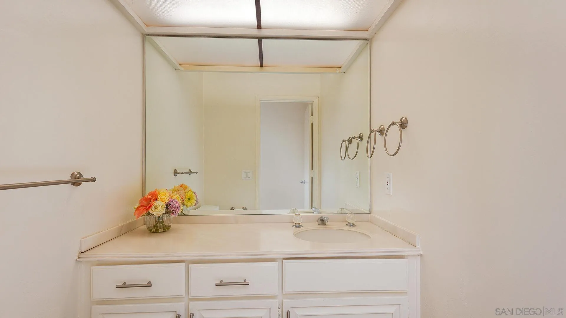 La Jolla, California 92037, United States, 2 Bedrooms Bedrooms, ,3 BathroomsBathrooms,Residential,Active,111303