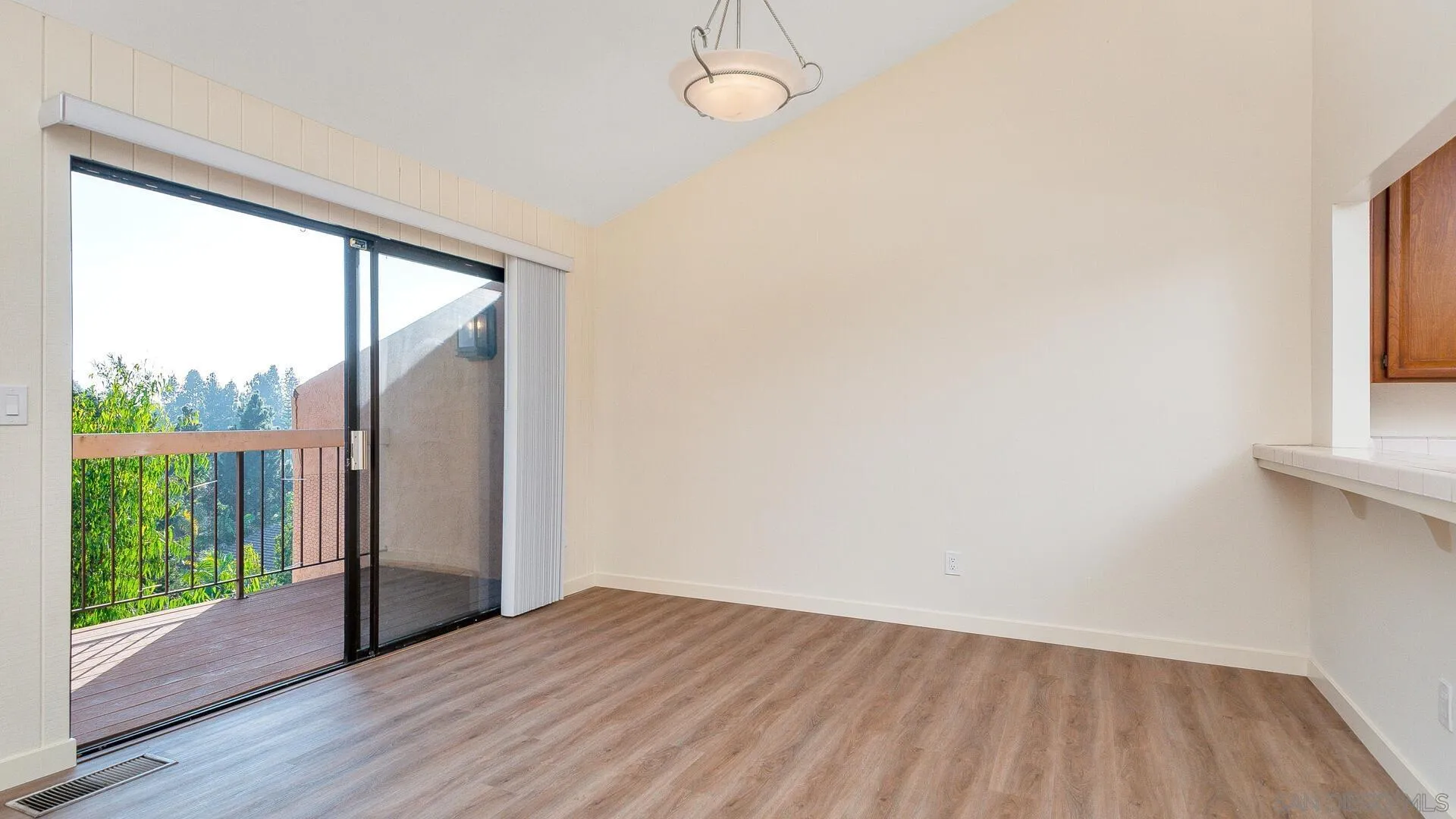 La Jolla, California 92037, United States, 2 Bedrooms Bedrooms, ,3 BathroomsBathrooms,Residential,Active,111303