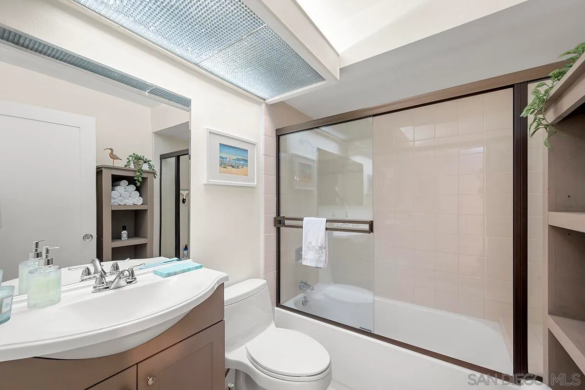 Coronado, California 92118, United States, 2 Bedrooms Bedrooms, ,2 BathroomsBathrooms,Residential,Active,94863