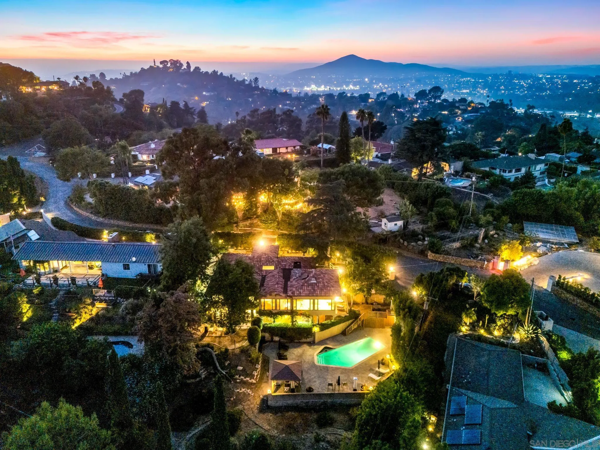 La Mesa, California 91941, United States, 4 Bedrooms Bedrooms, ,3 BathroomsBathrooms,Residential,Pending,80654