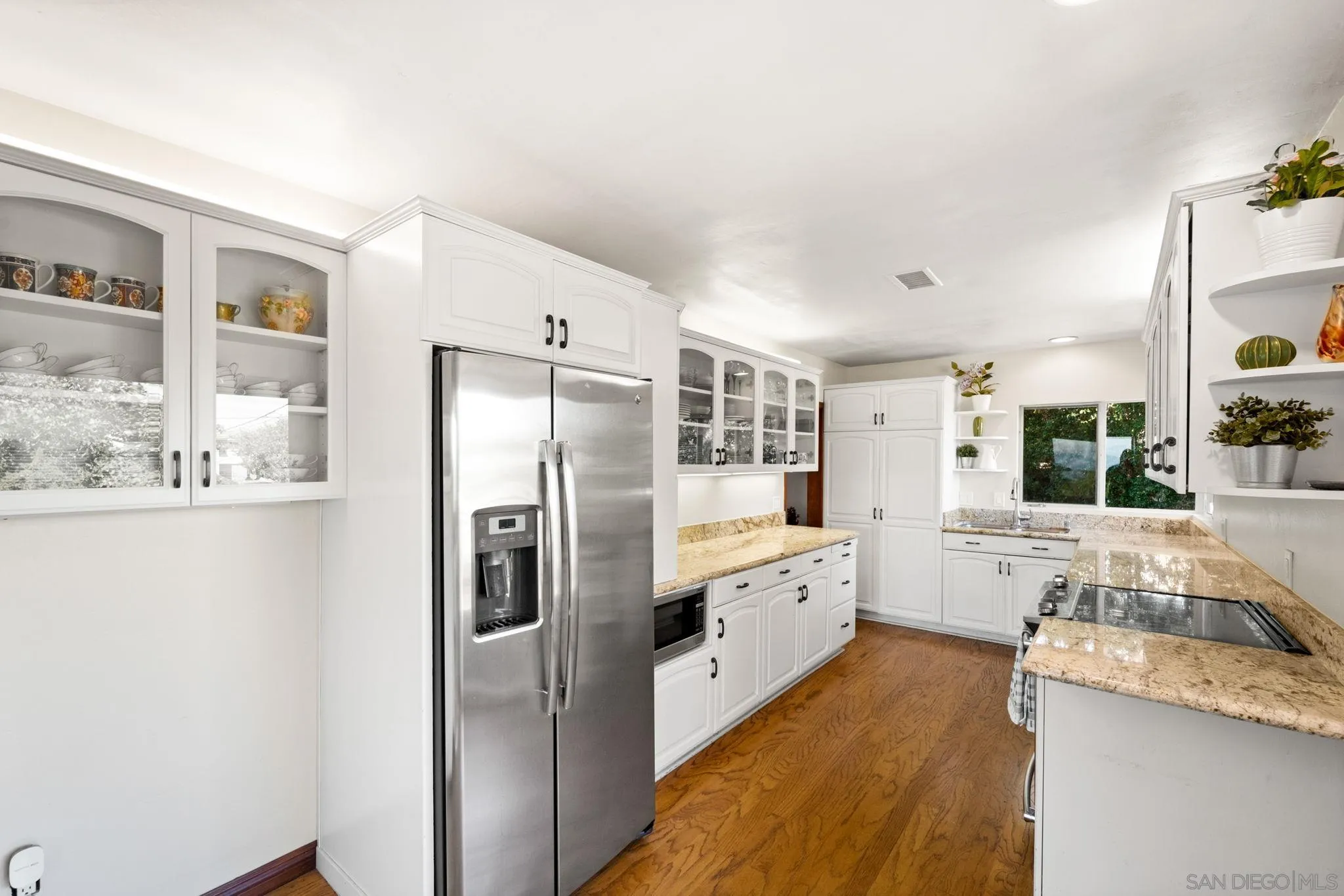 La Mesa, California 91941, United States, 4 Bedrooms Bedrooms, ,3 BathroomsBathrooms,Residential,Pending,80654