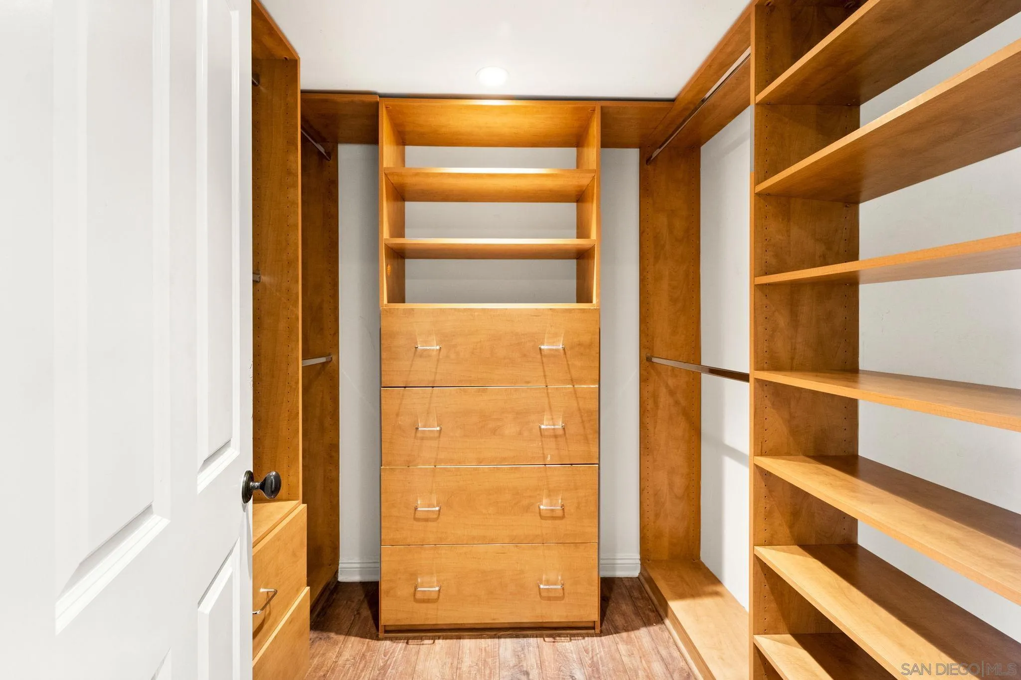 La Mesa, California 91941, United States, 4 Bedrooms Bedrooms, ,3 BathroomsBathrooms,Residential,Pending,80654