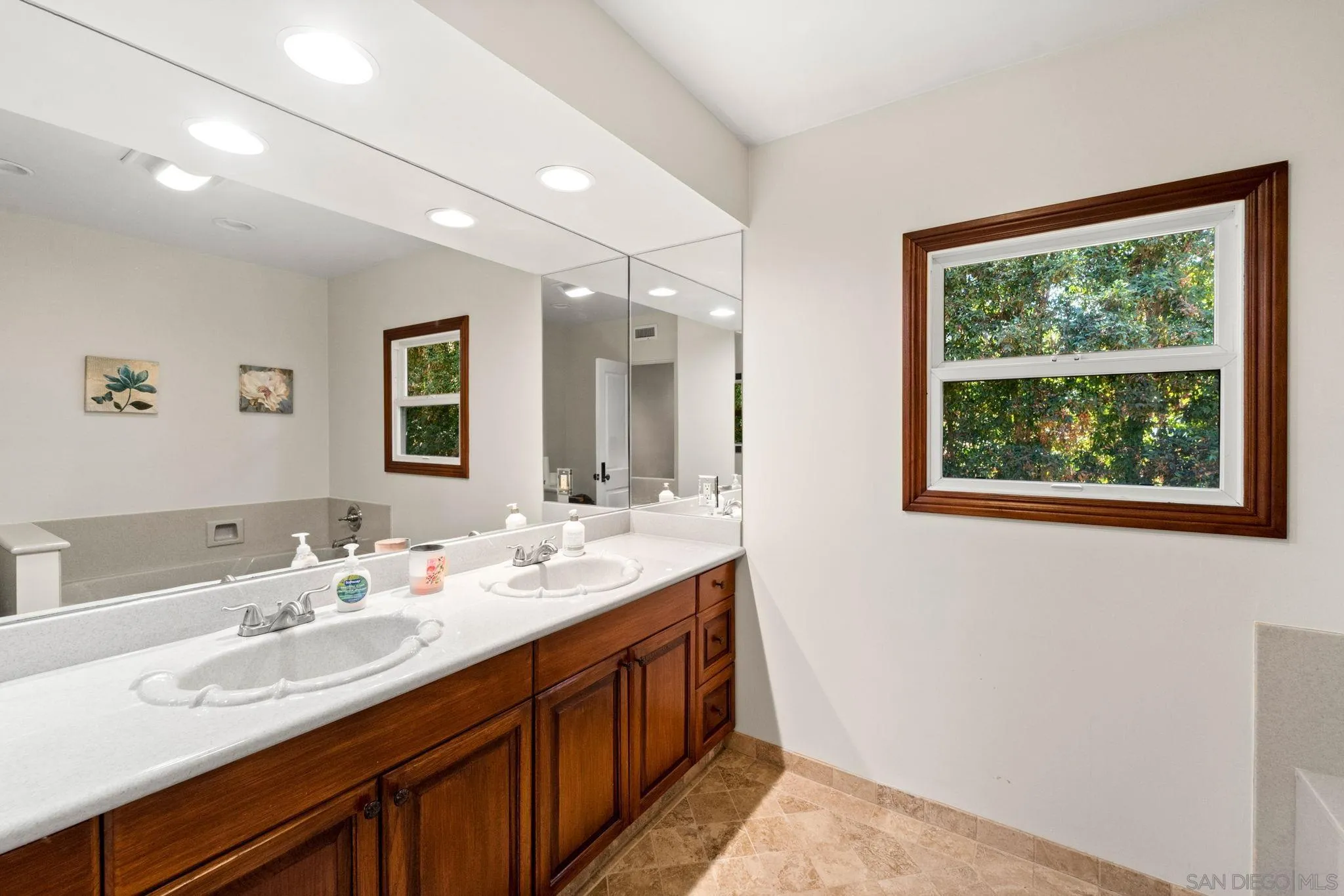 La Mesa, California 91941, United States, 4 Bedrooms Bedrooms, ,3 BathroomsBathrooms,Residential,Pending,80654