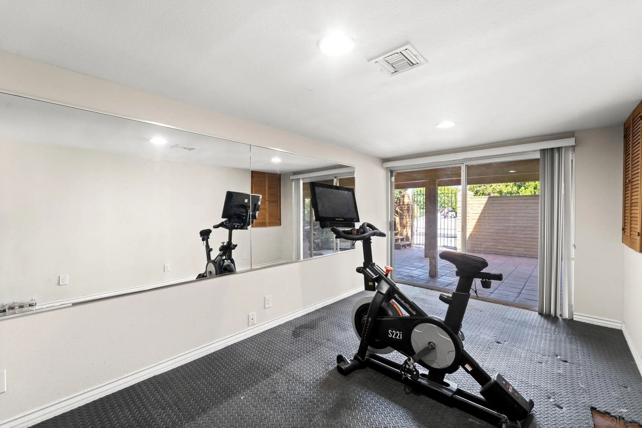 La Mesa, California 91941, United States, 4 Bedrooms Bedrooms, ,3 BathroomsBathrooms,Residential,Pending,80654