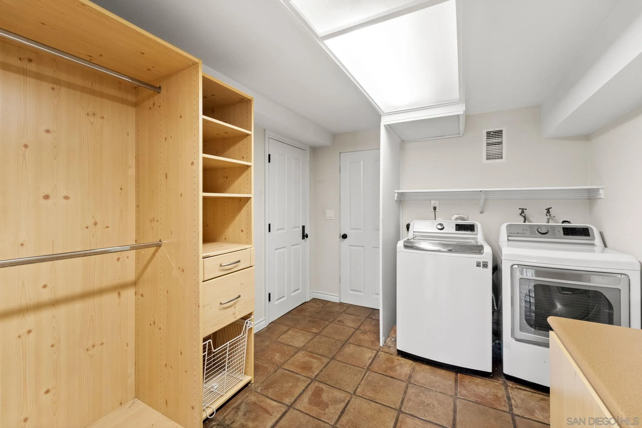 La Mesa, California 91941, United States, 4 Bedrooms Bedrooms, ,3 BathroomsBathrooms,Residential,Pending,80654