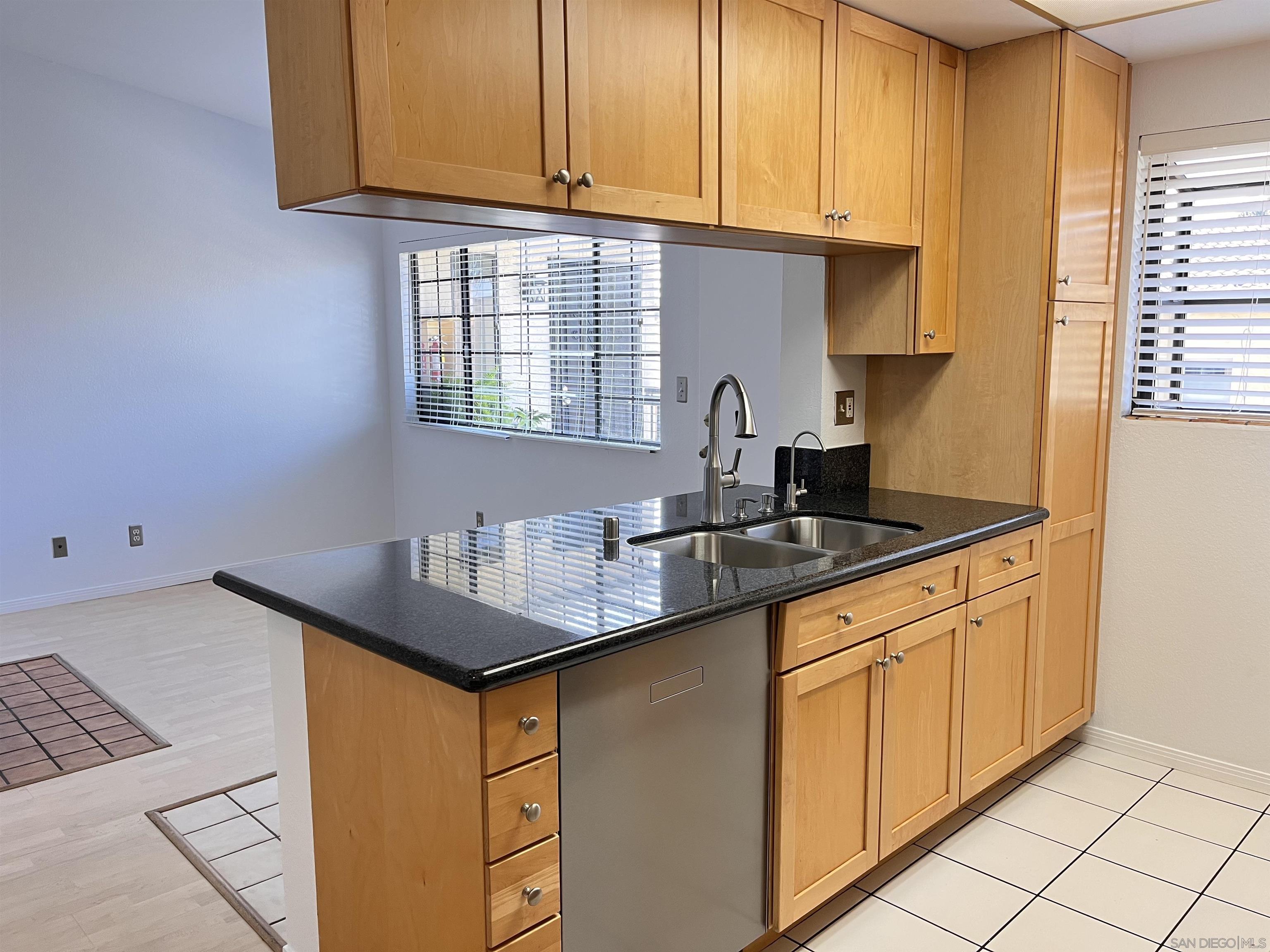 1435 Essex 7