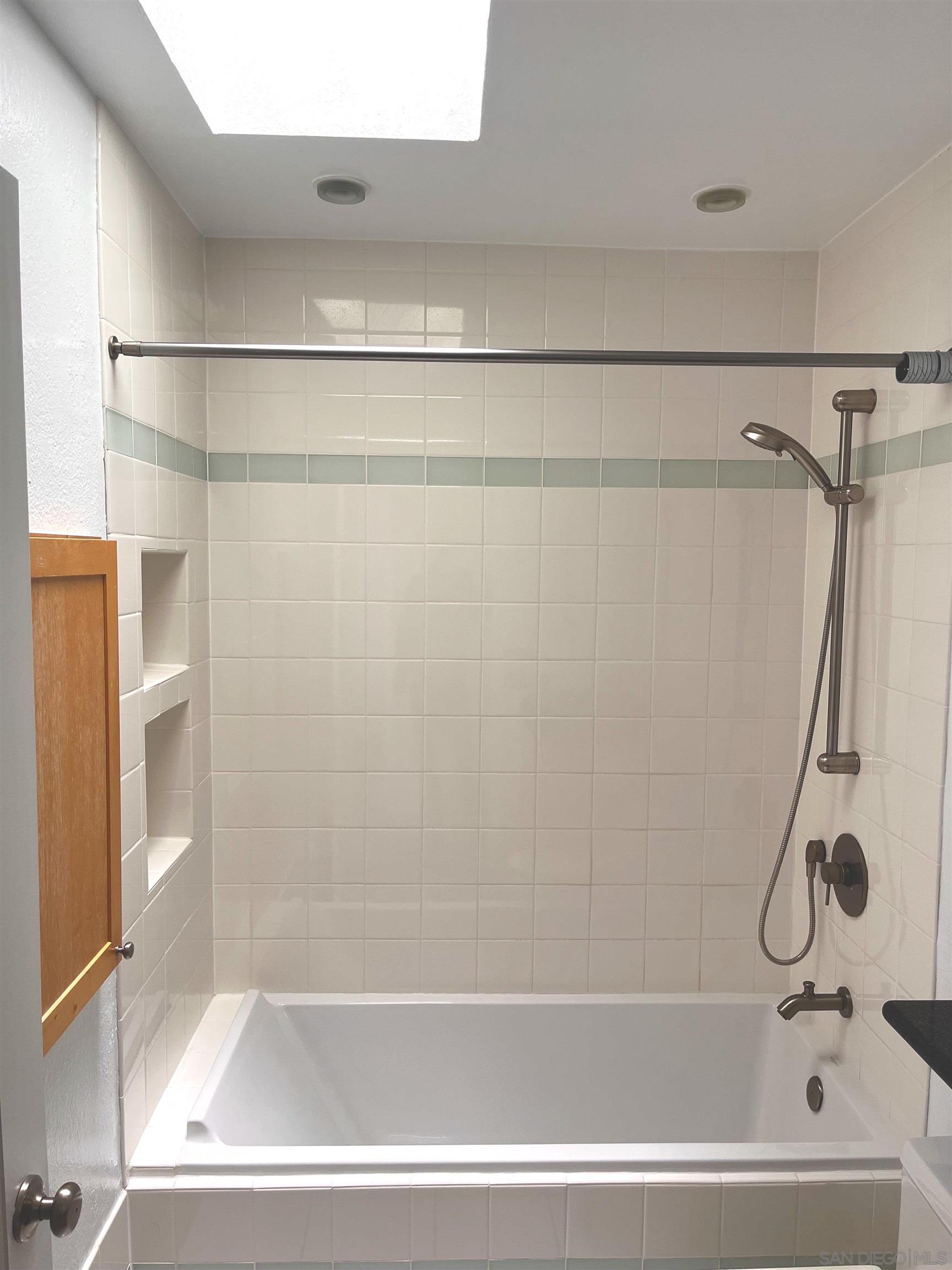 1435 Essex 7