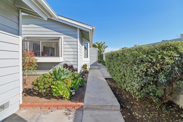 1888 Foxhills Ter