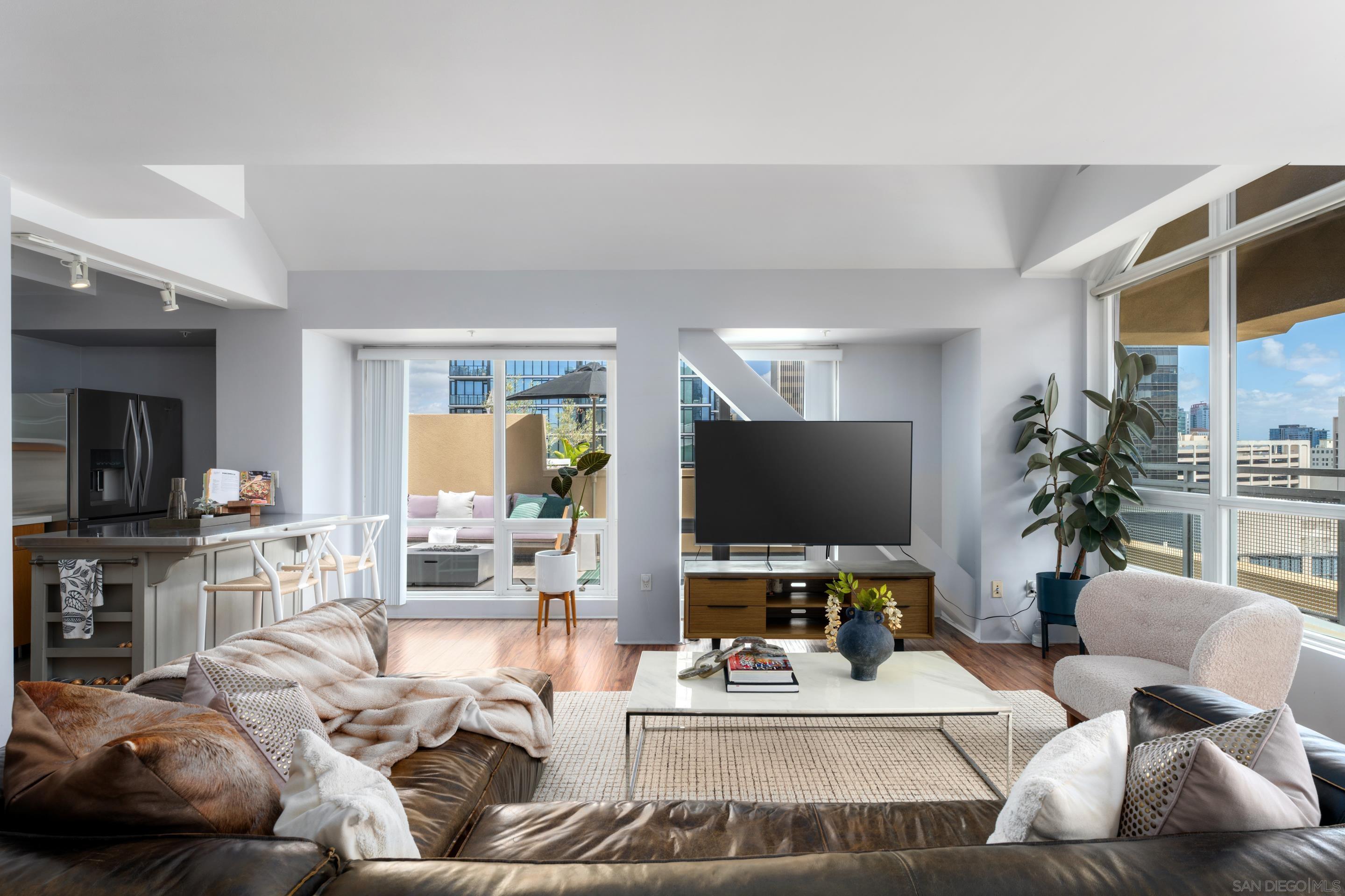 350 W Ash St 1207
