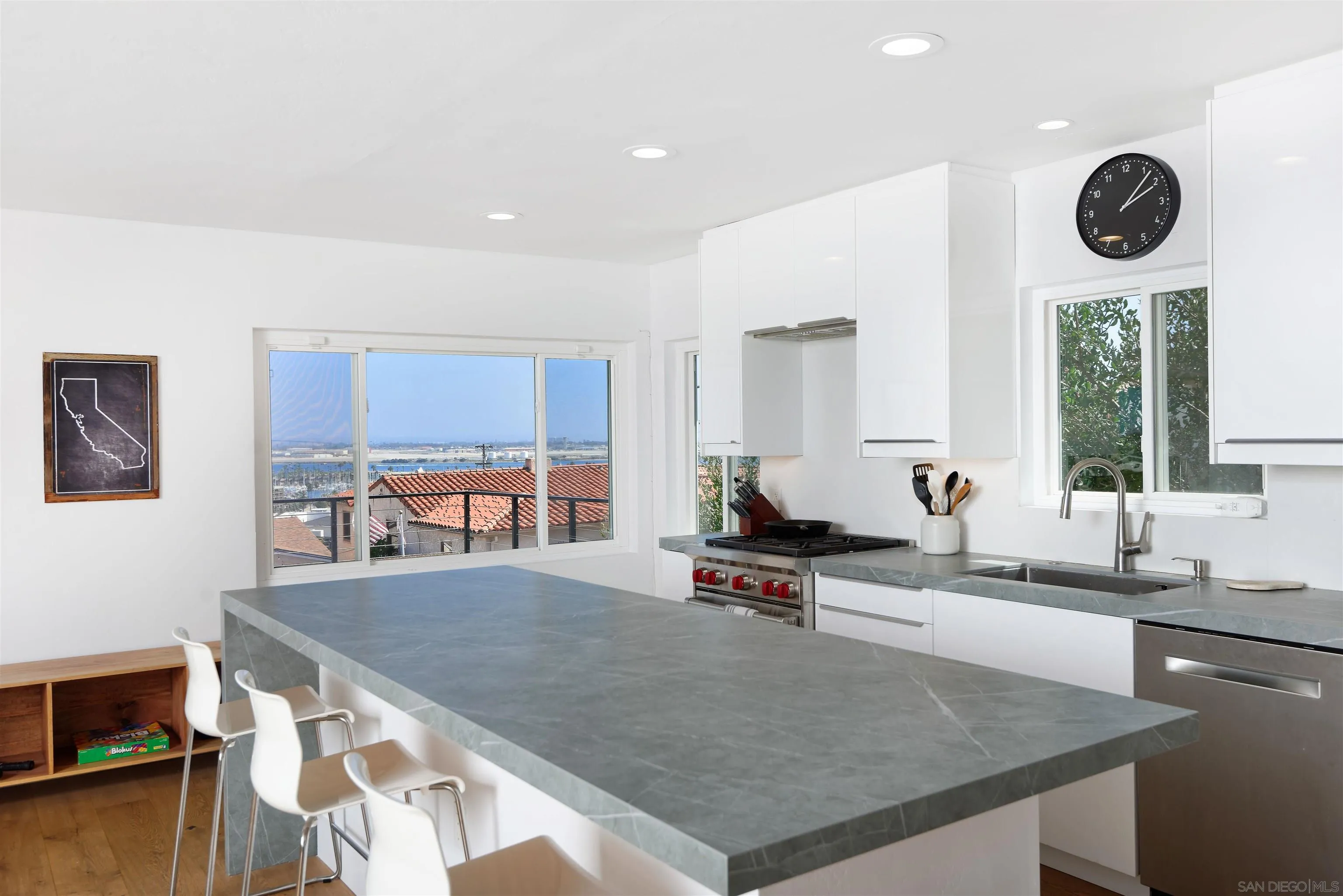 San Diego, California 92106, United States, 3 Bedrooms Bedrooms, ,4 BathroomsBathrooms,Residential,Active,91809