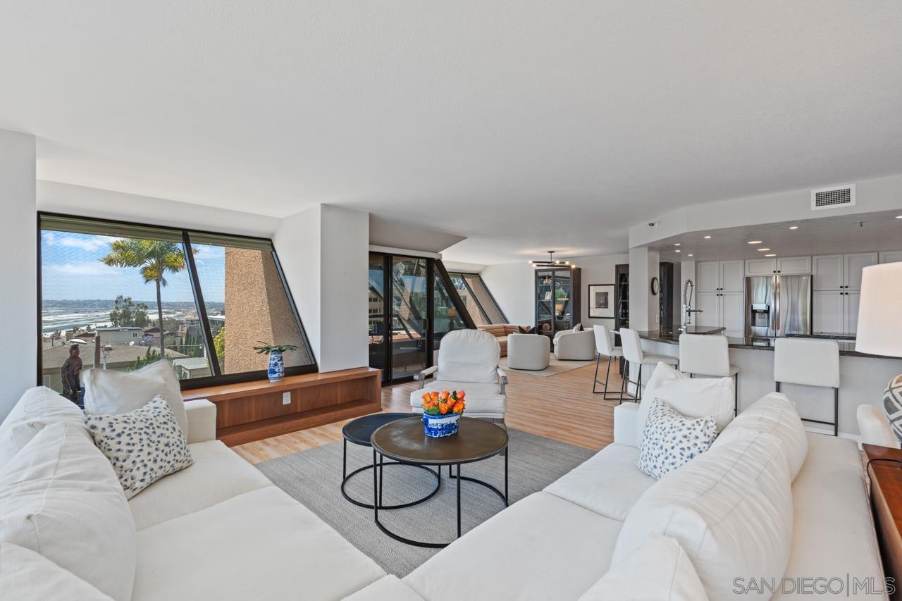 230 W Laurel St  404