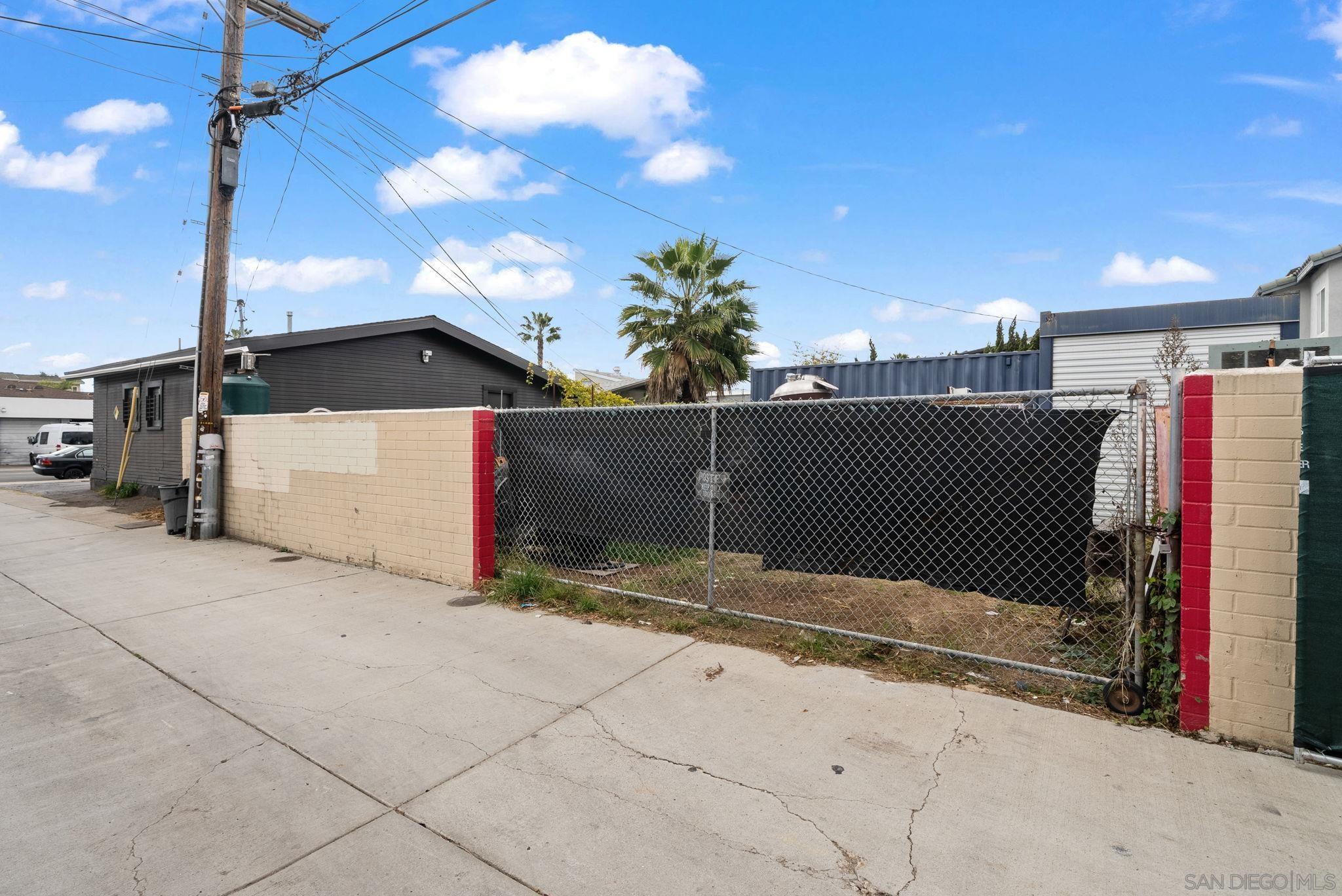 2820 Adams Avenue