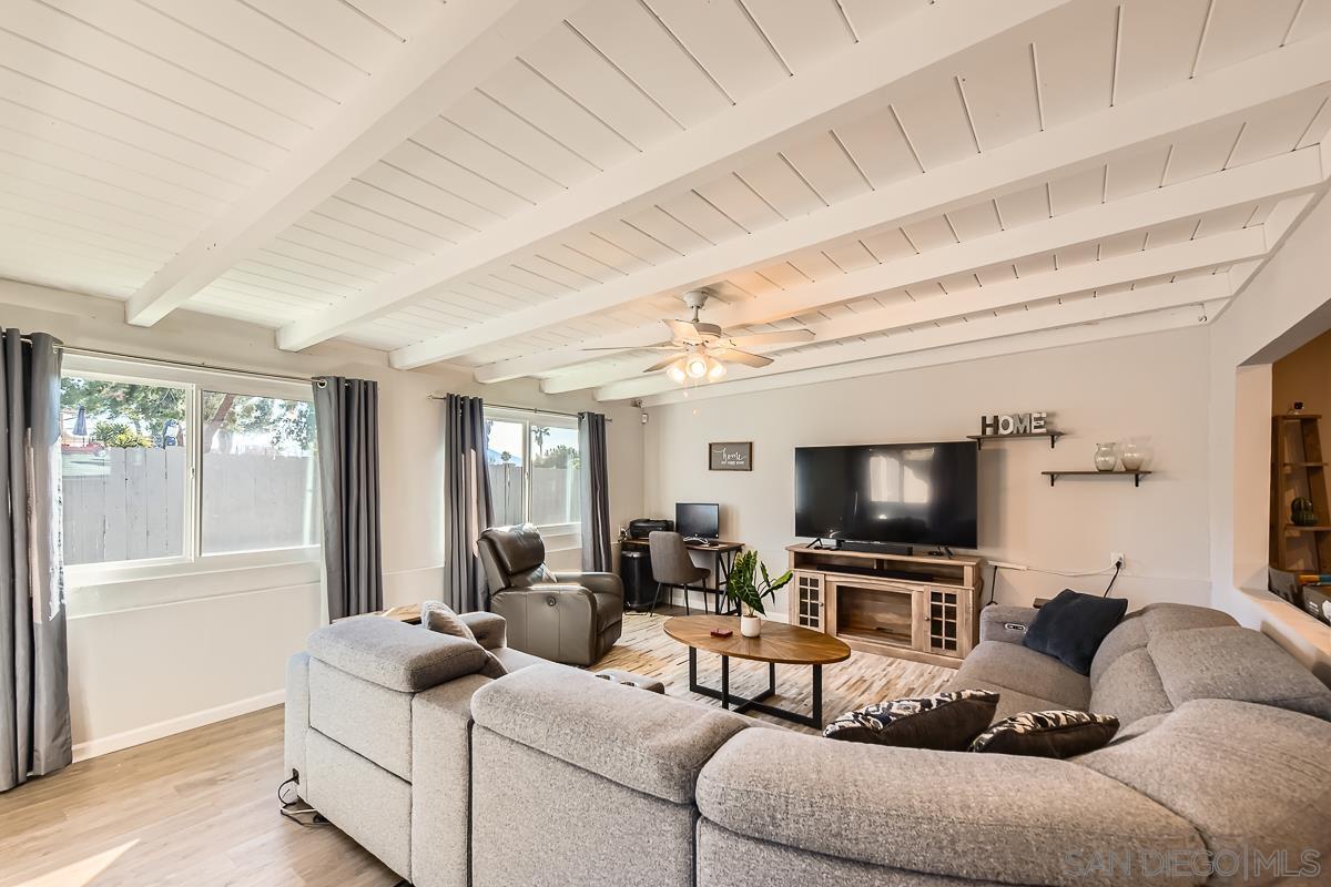 9477 Ronnie Ct