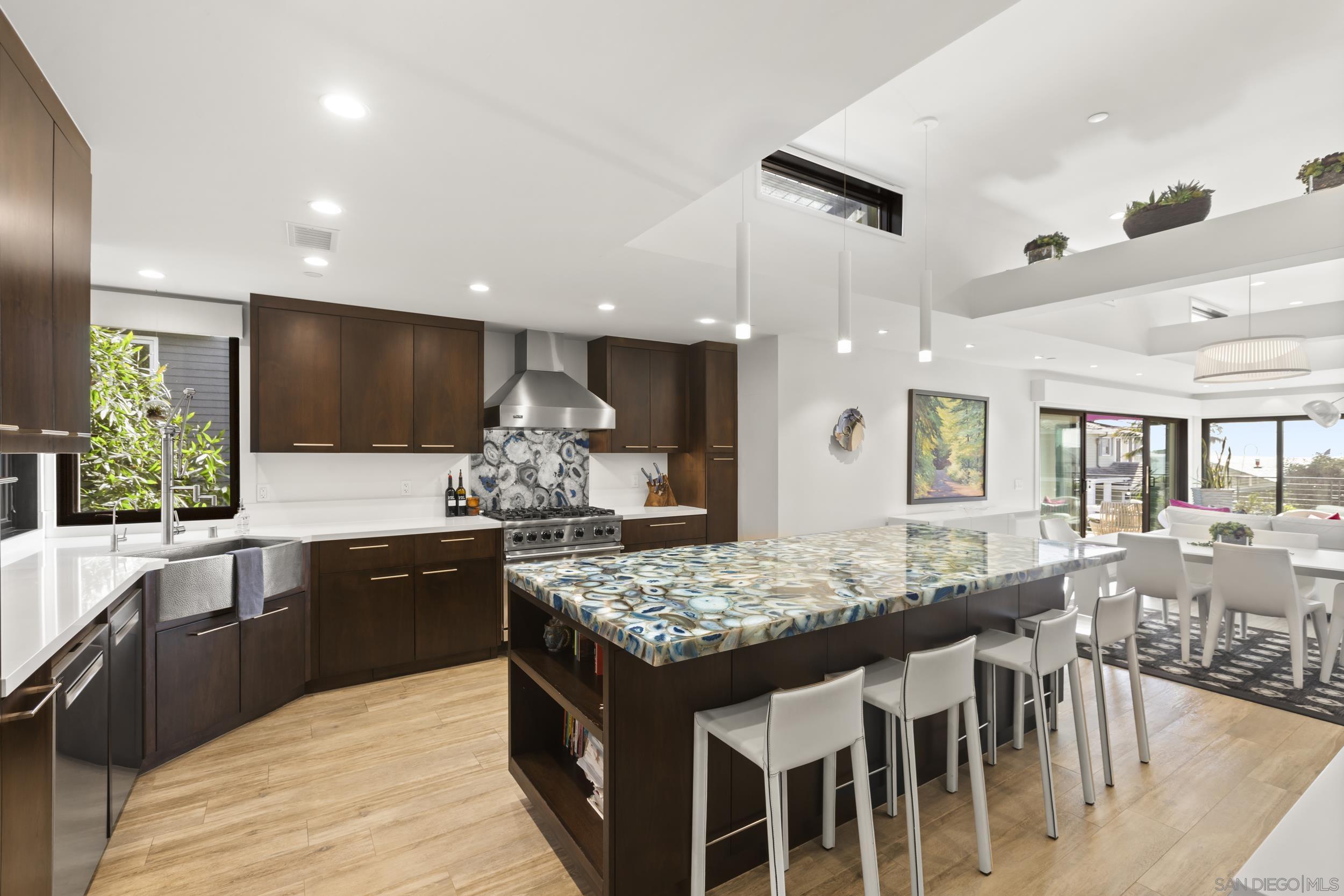 2505 Newport Ave