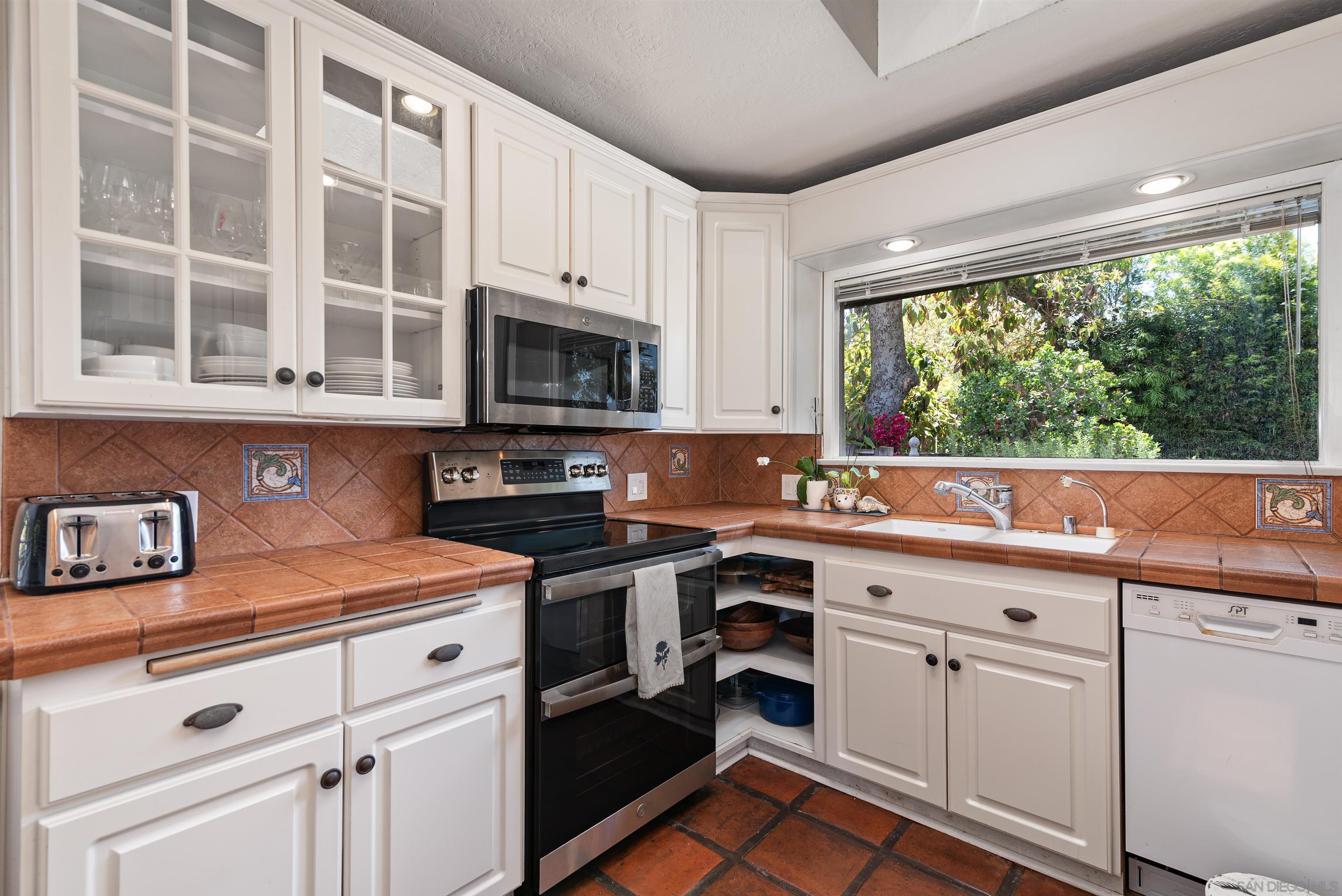 900 W 16Th Ave