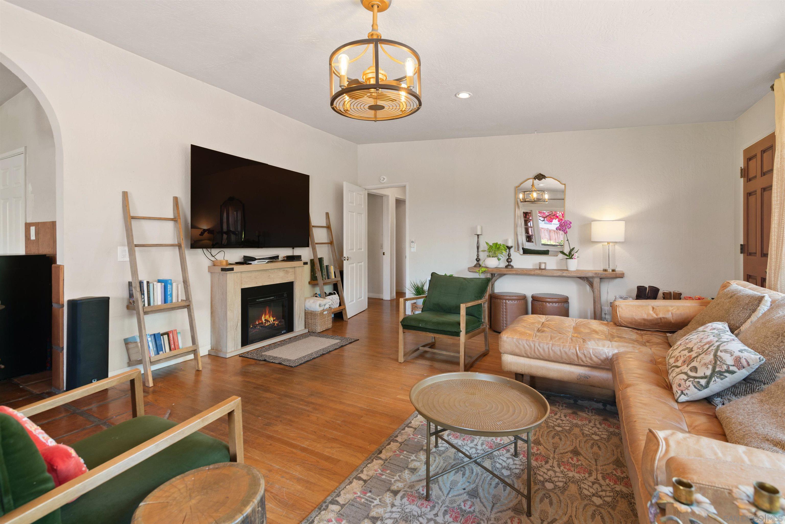 900 W 16Th Ave