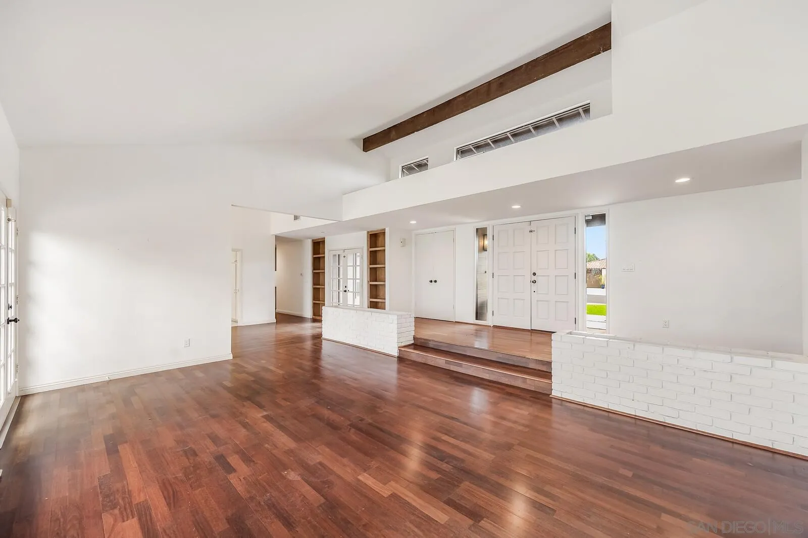 Solana Beach, California 92075, United States, 4 Bedrooms Bedrooms, ,3 BathroomsBathrooms,Residential,Pending,80956