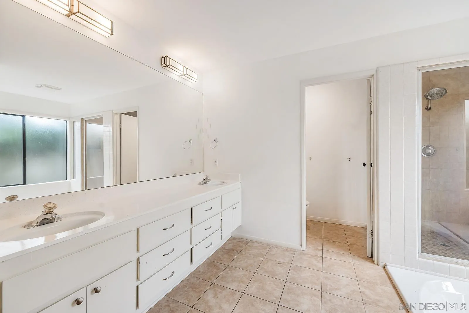 Solana Beach, California 92075, United States, 4 Bedrooms Bedrooms, ,3 BathroomsBathrooms,Residential,Pending,80956