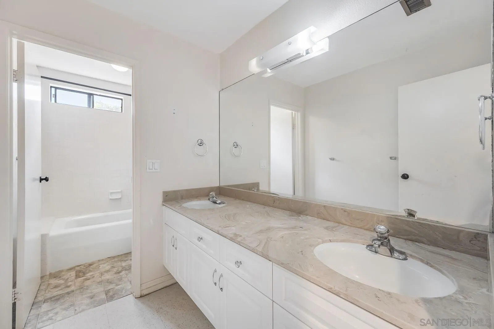 Solana Beach, California 92075, United States, 4 Bedrooms Bedrooms, ,3 BathroomsBathrooms,Residential,Pending,80956