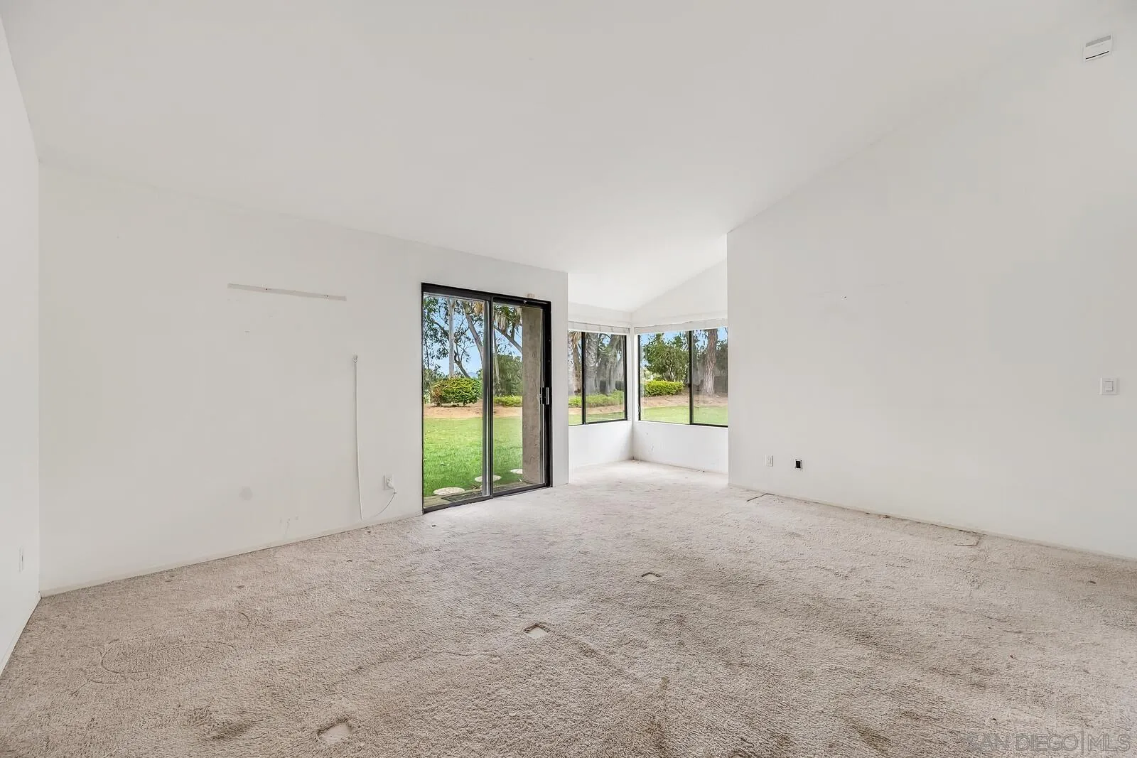 Solana Beach, California 92075, United States, 4 Bedrooms Bedrooms, ,3 BathroomsBathrooms,Residential,Pending,80956