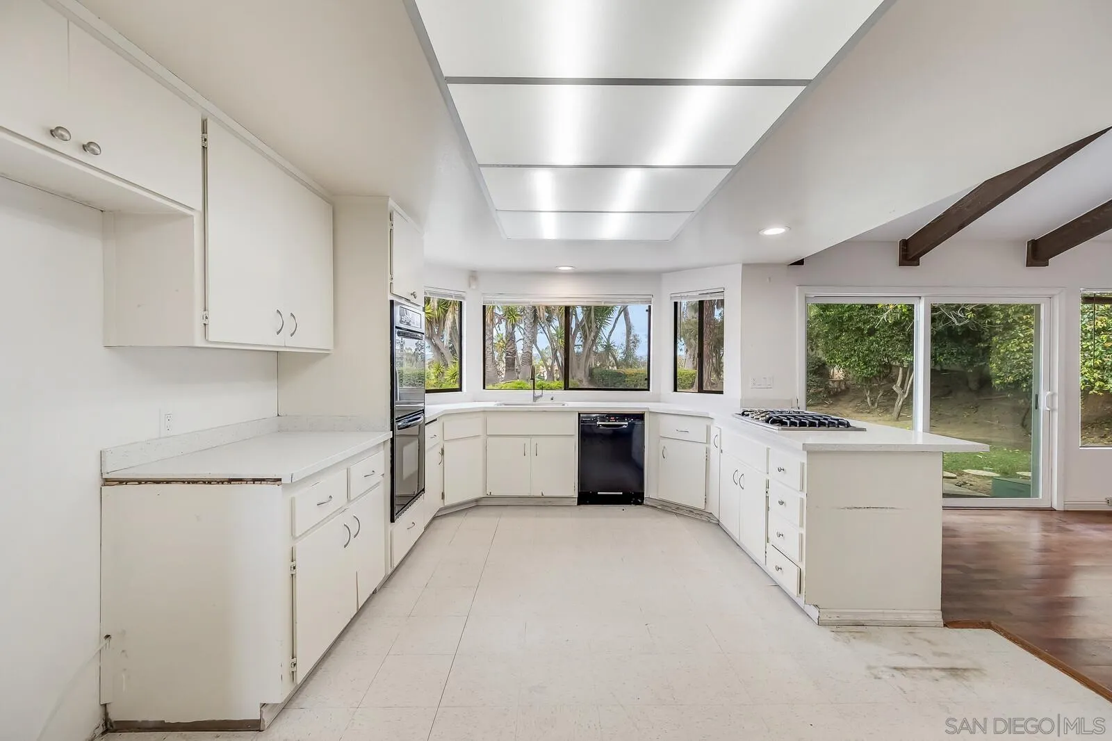 Solana Beach, California 92075, United States, 4 Bedrooms Bedrooms, ,3 BathroomsBathrooms,Residential,Pending,80956