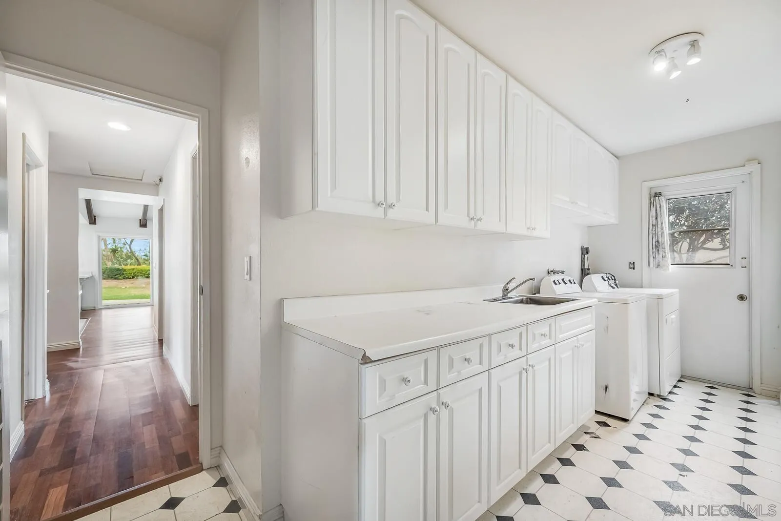 Solana Beach, California 92075, United States, 4 Bedrooms Bedrooms, ,3 BathroomsBathrooms,Residential,Pending,80956