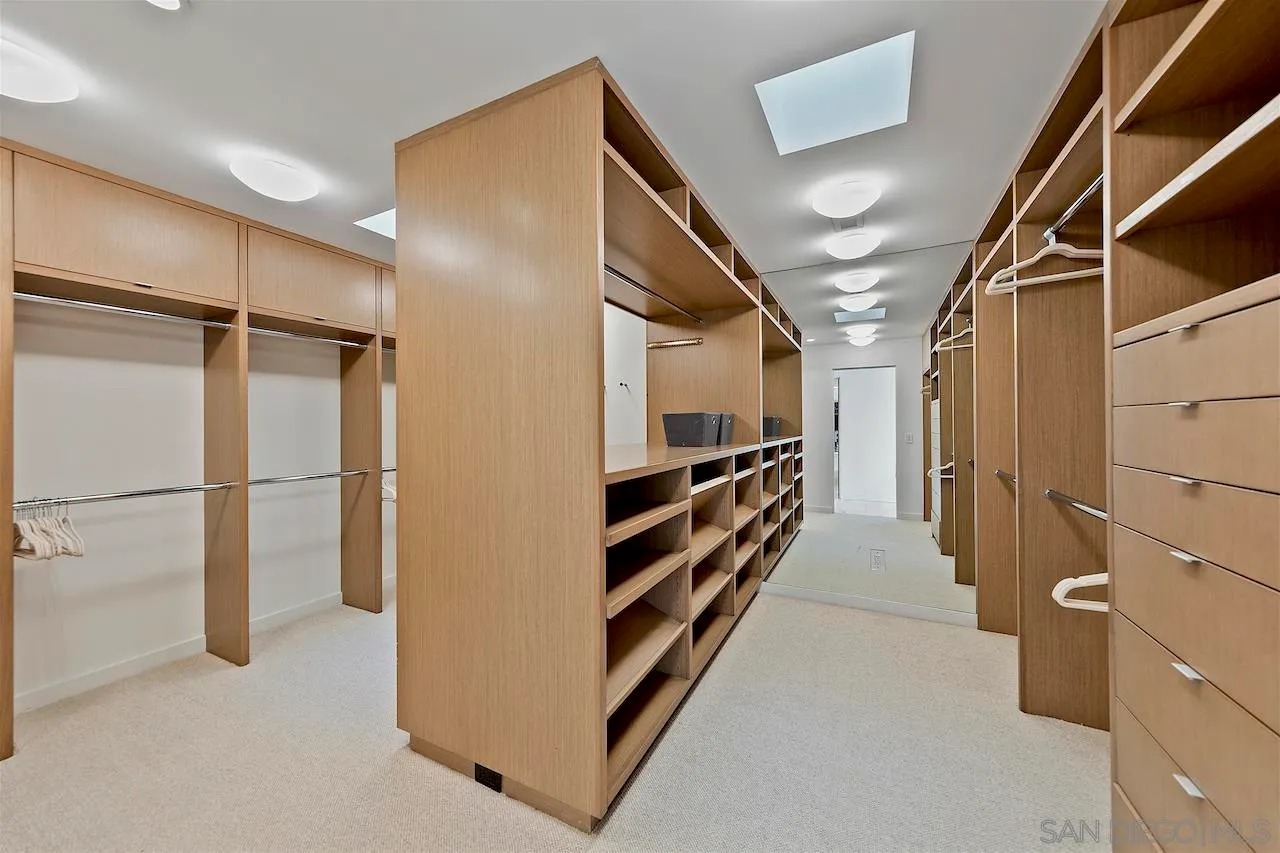 La Jolla, California 92037, United States, 5 Bedrooms Bedrooms, ,5 BathroomsBathrooms,Residential,Active,128585