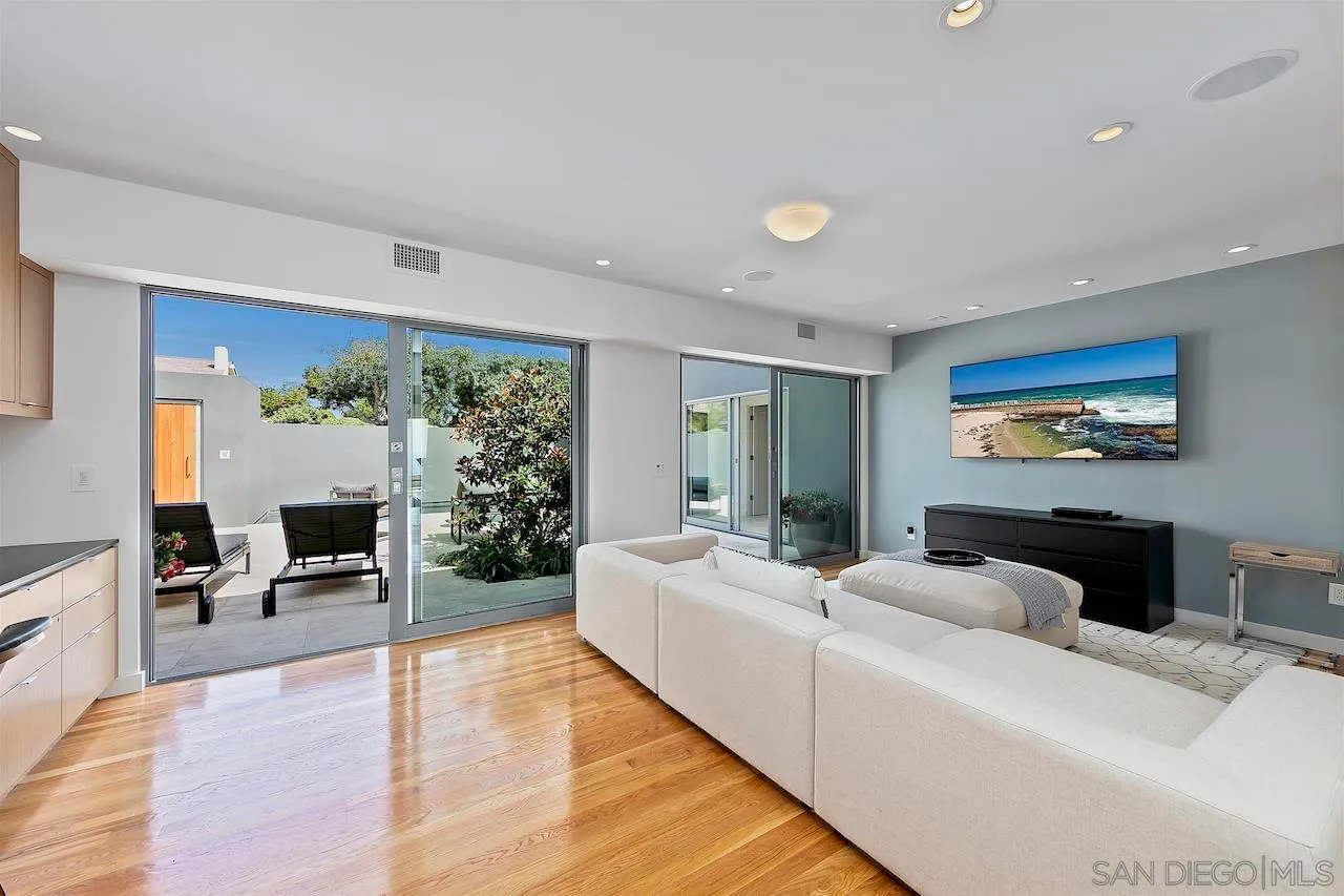 La Jolla, California 92037, United States, 5 Bedrooms Bedrooms, ,5 BathroomsBathrooms,Residential,Active,128585