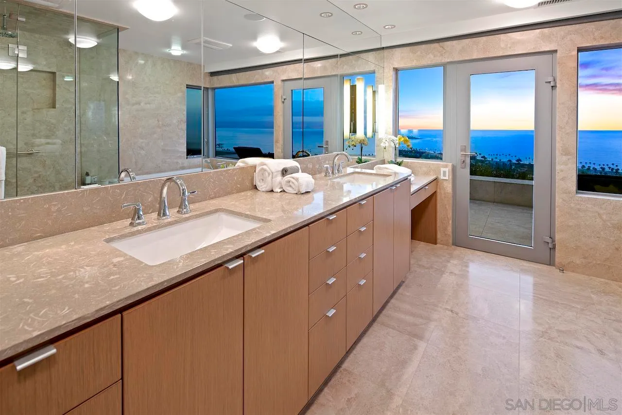 La Jolla, California 92037, United States, 5 Bedrooms Bedrooms, ,5 BathroomsBathrooms,Residential,Active,128585