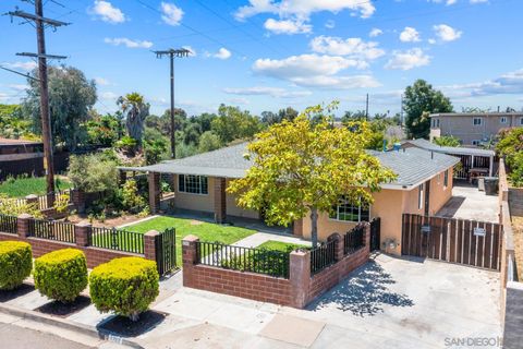 Single Family Residence in San Diego CA 4702 Pocahontas Ave.jpg