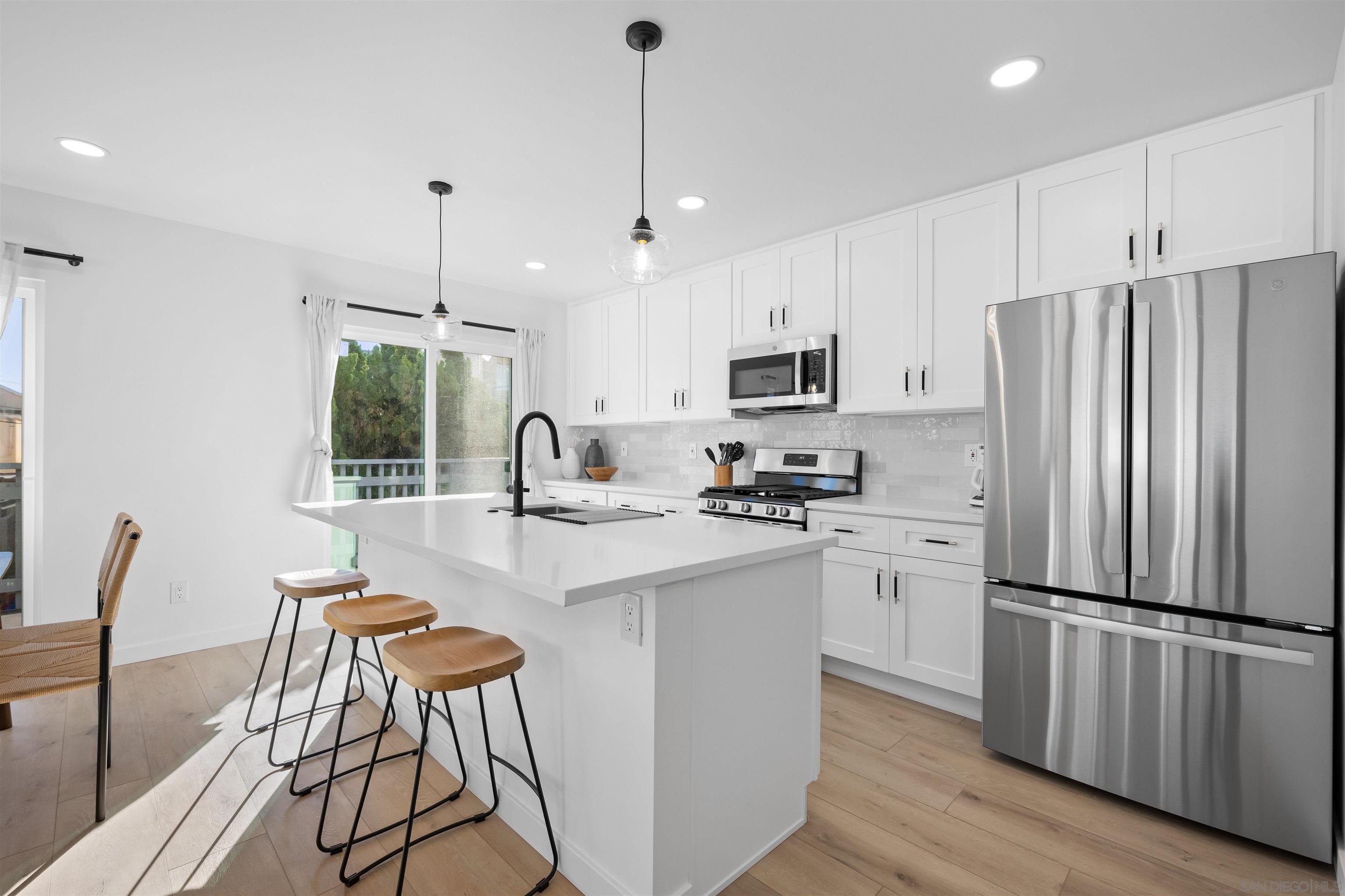 836 Island Ct